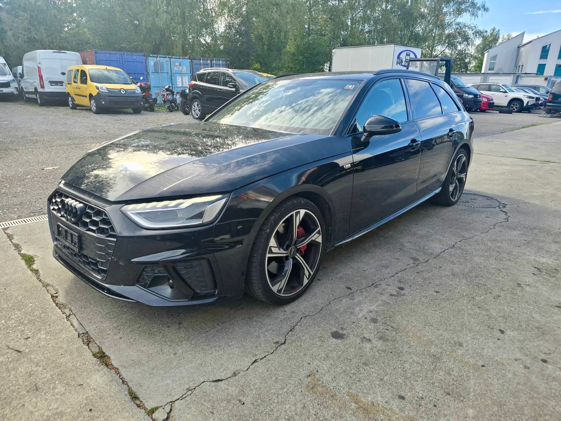 AUDI A4 Avant 40 TDI Attraction quattro S-tronic-image-0