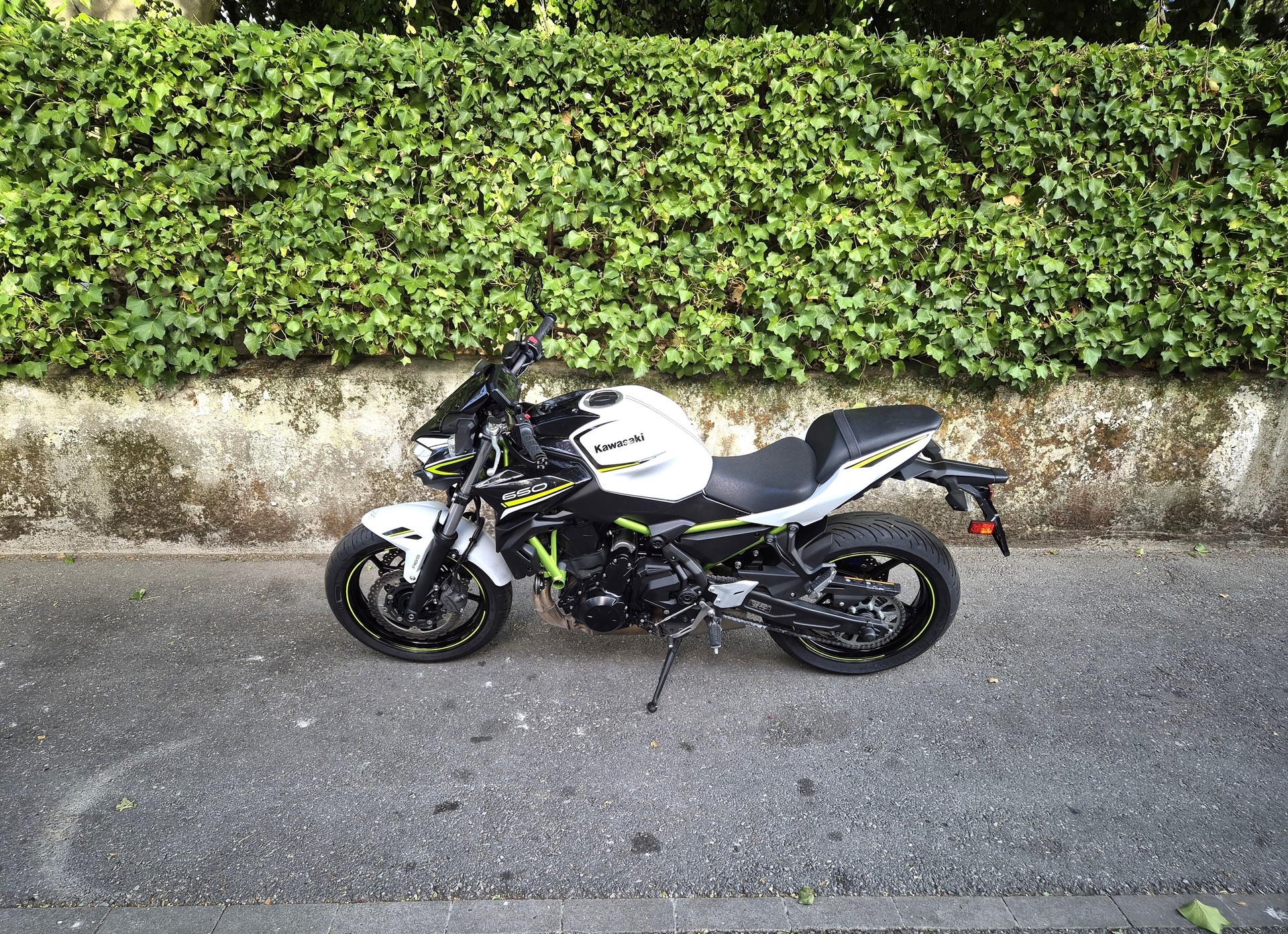 KAWASAKI Z 650 (35kW)-showroom-element-3