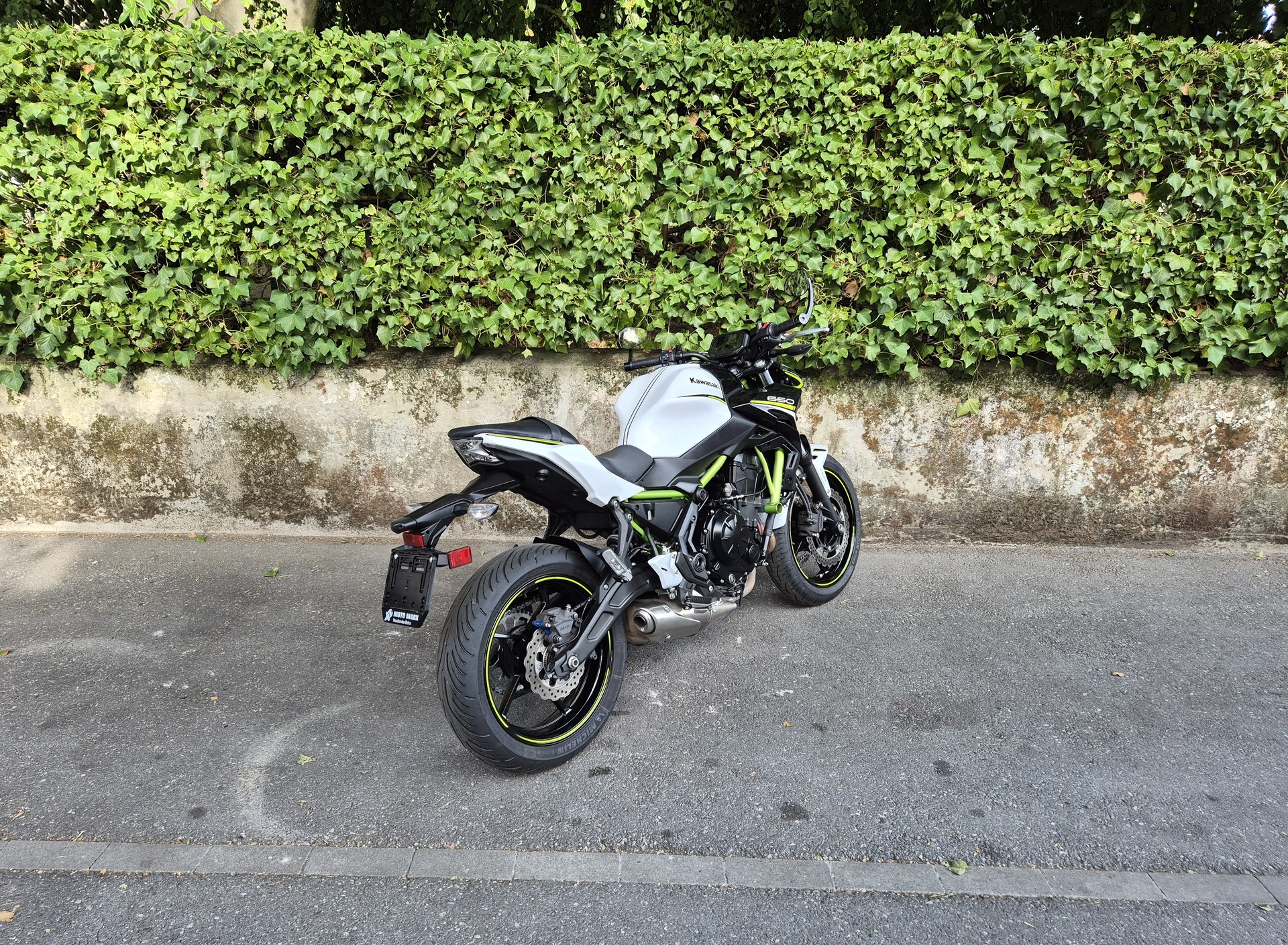 KAWASAKI Z 650 (35kW)-showroom-element-1