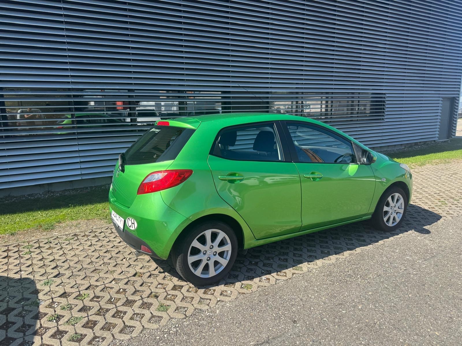 MAZDA 2 1.3i 16V Exclusive-image-8