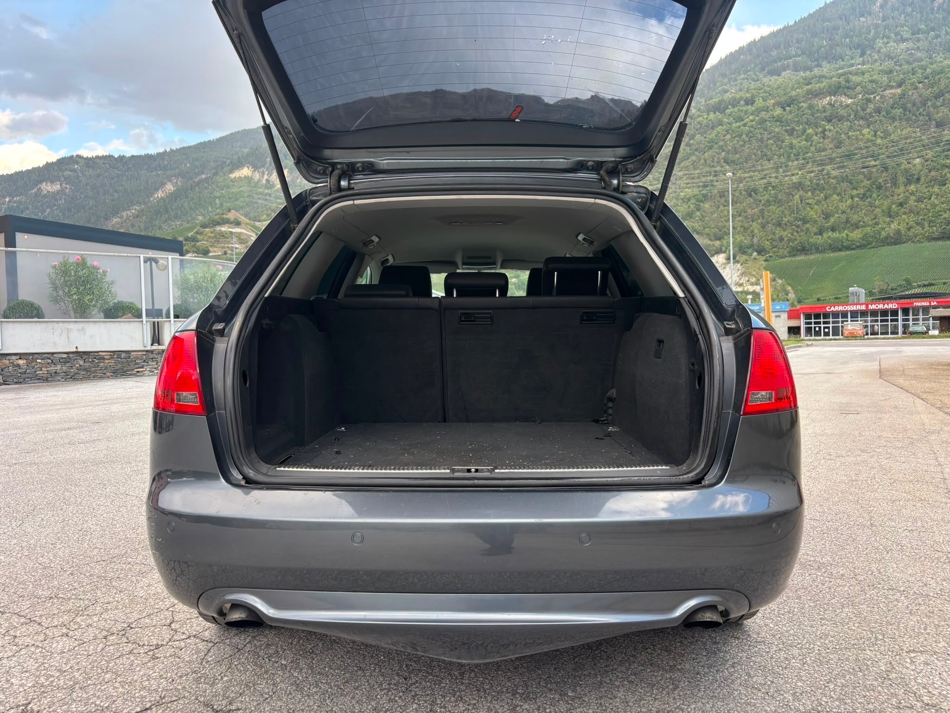 AUDI A4 Avant 2.0 TDI-image-8