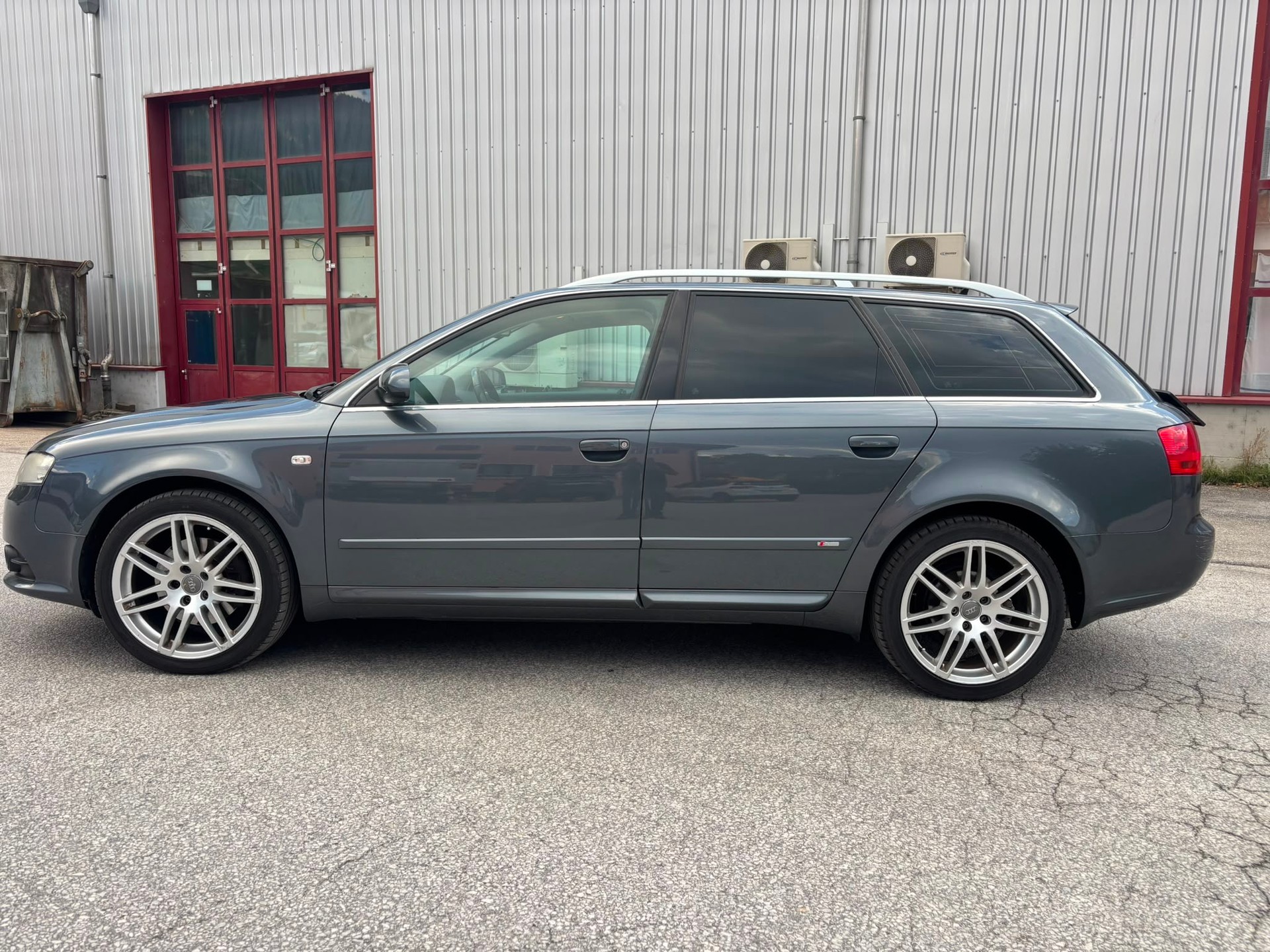 AUDI A4 Avant 2.0 TDI-image-10