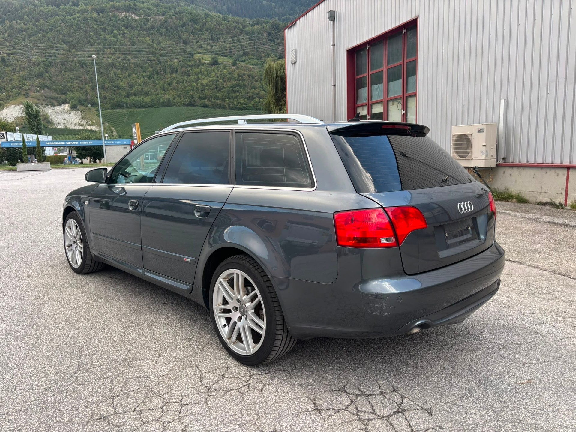 AUDI A4 Avant 2.0 TDI-image-3