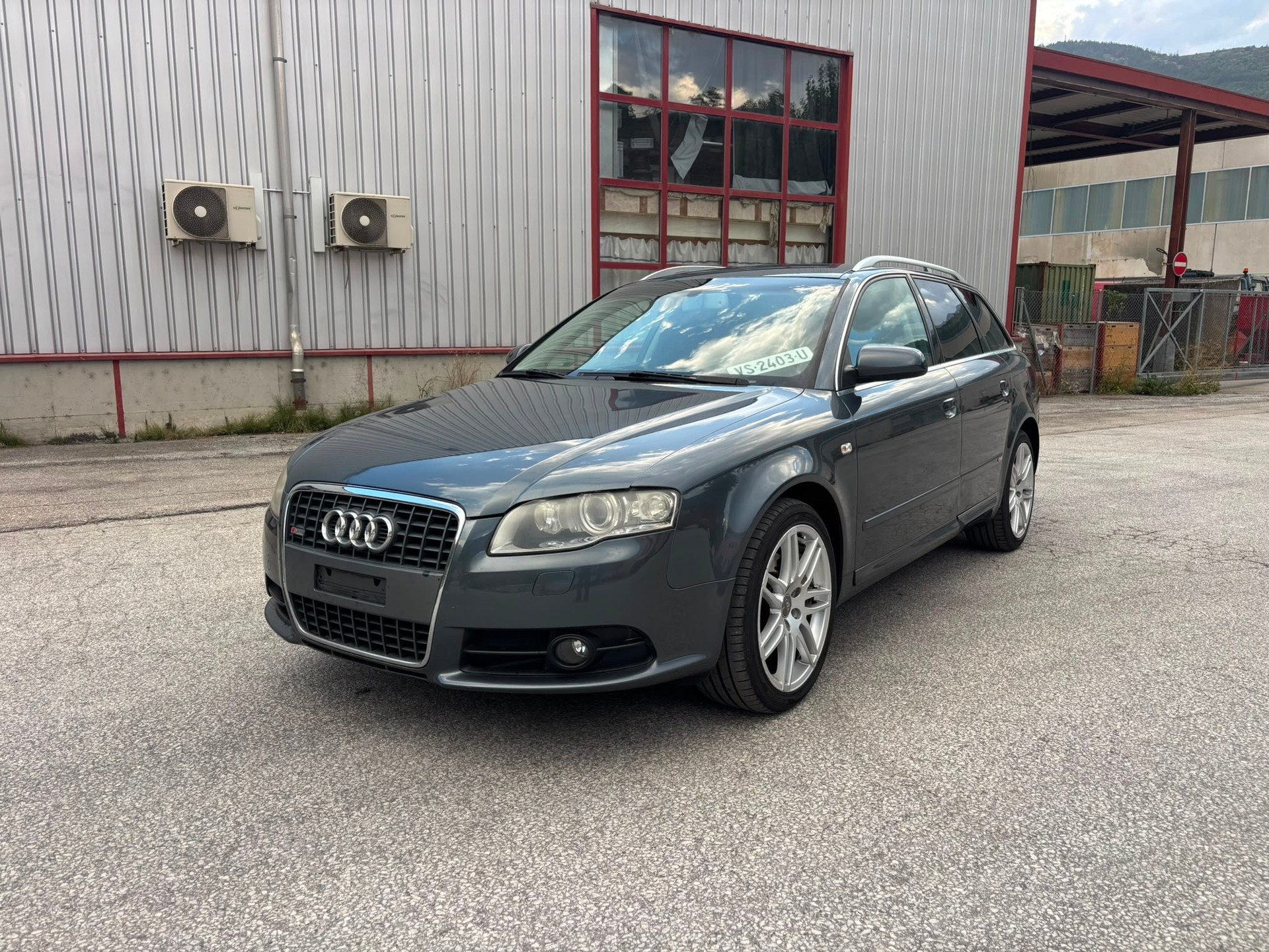 AUDI A4 Avant 2.0 TDI-image-9