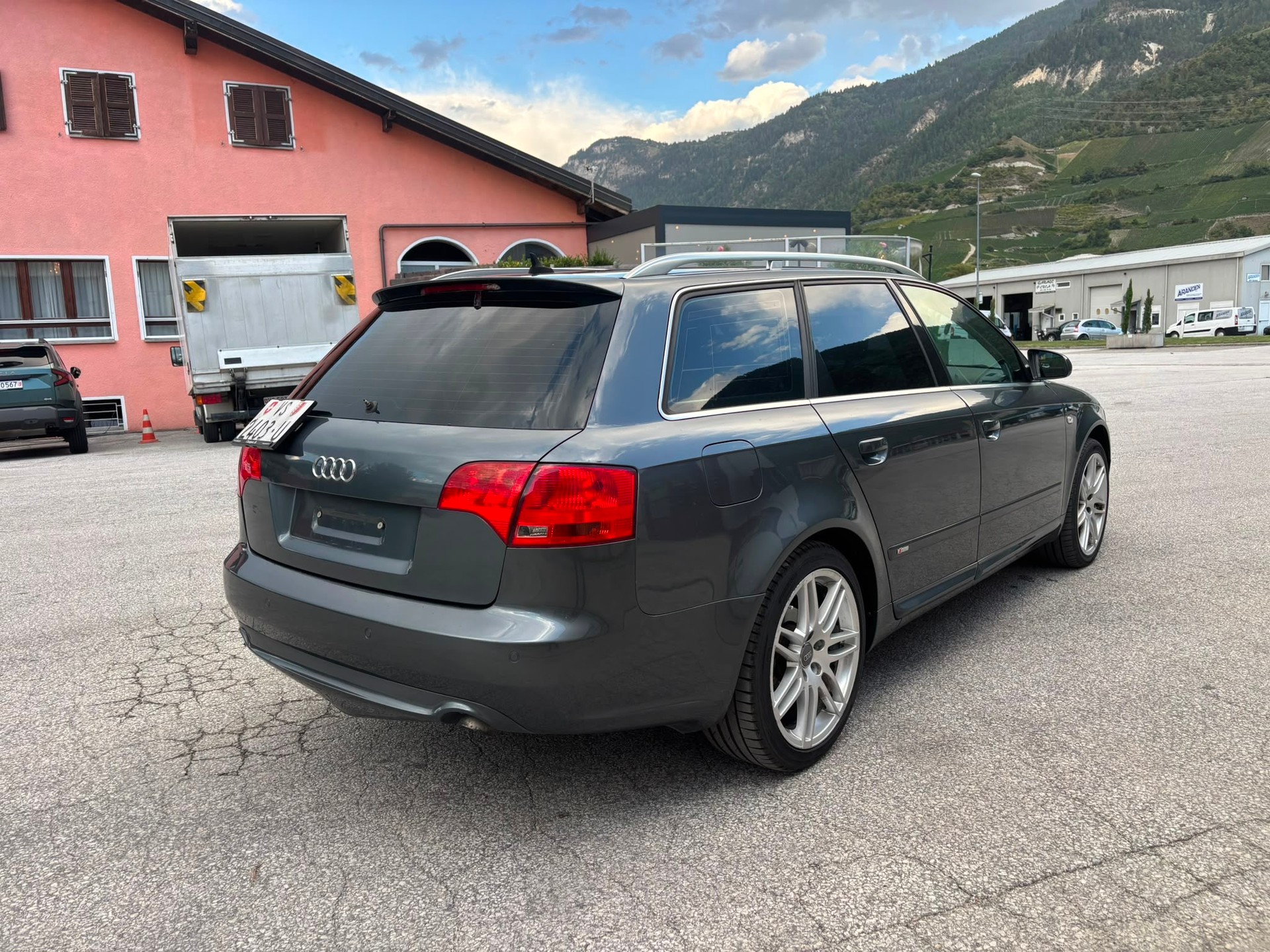 AUDI A4 Avant 2.0 TDI-image-2