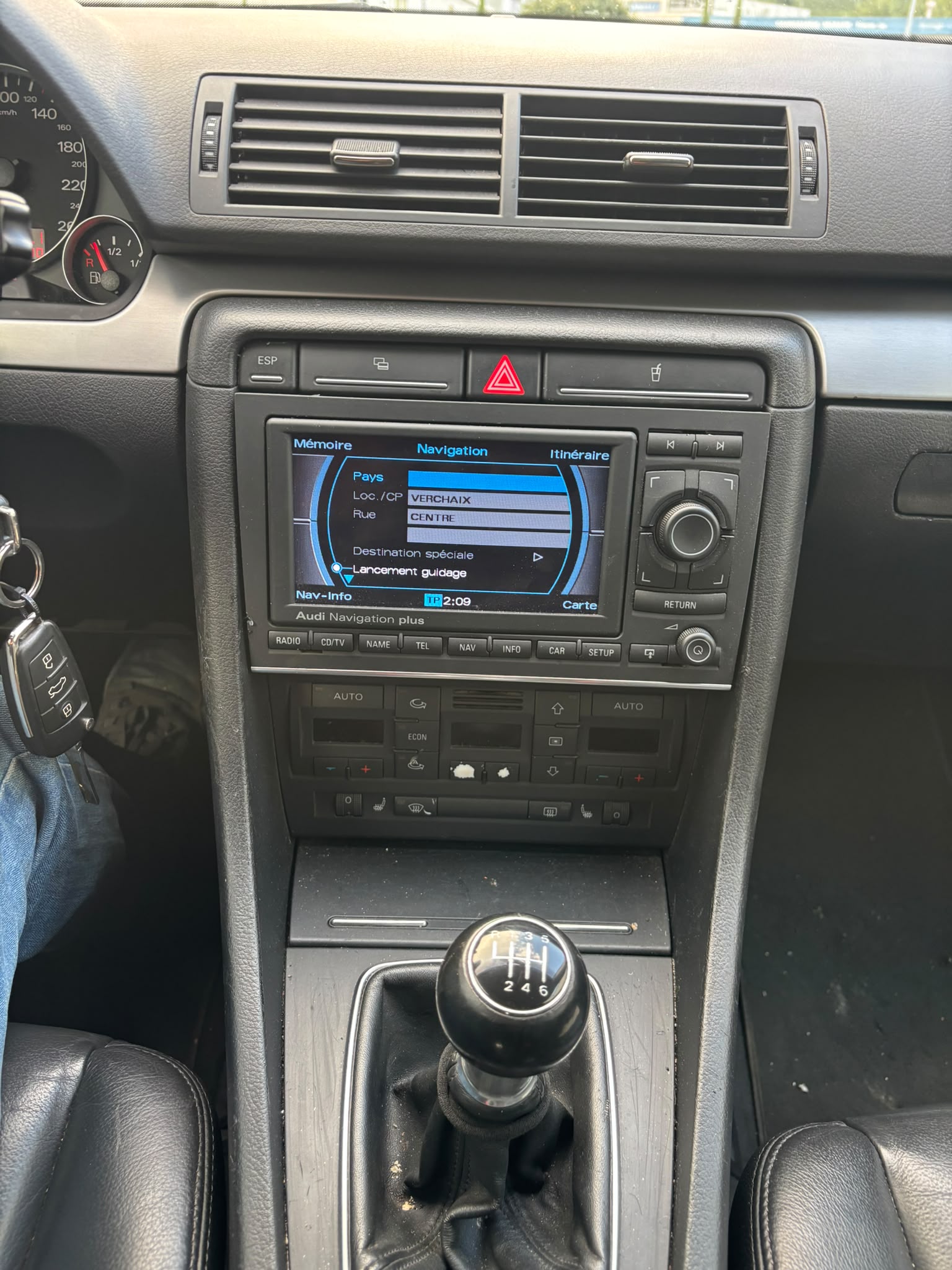 AUDI A4 Avant 2.0 TDI-image-6