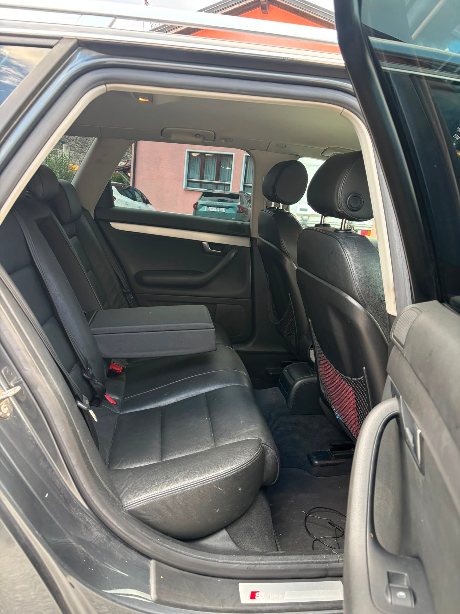 AUDI A4 Avant 2.0 TDI-image-7
