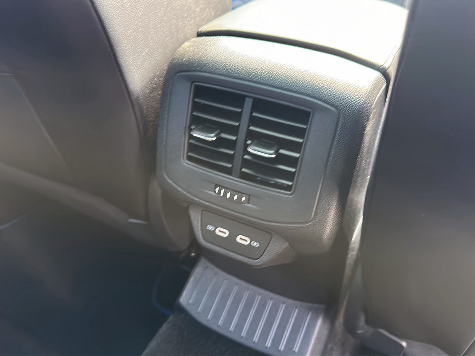 VW T-Roc 2.0 TSI R DSG 4Motion-image-16