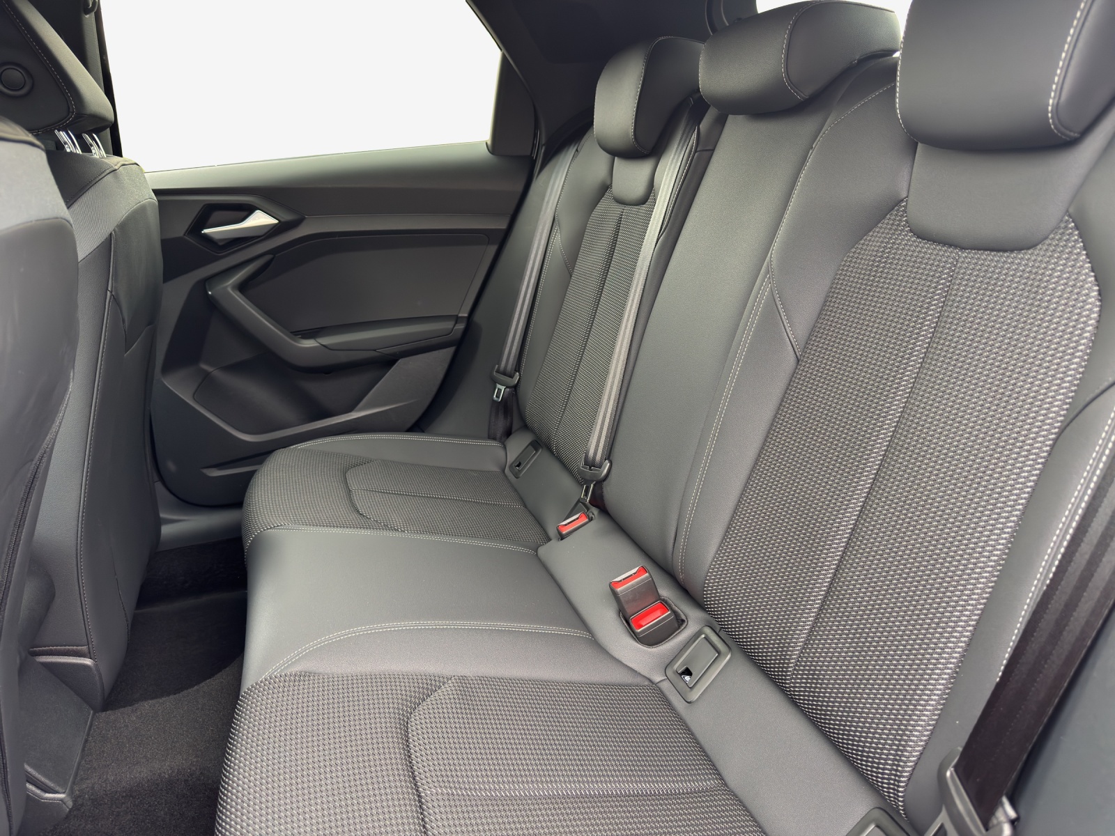 AUDI A1 Sportback 30 TFSI S Line Attraction S-tronic-image-11