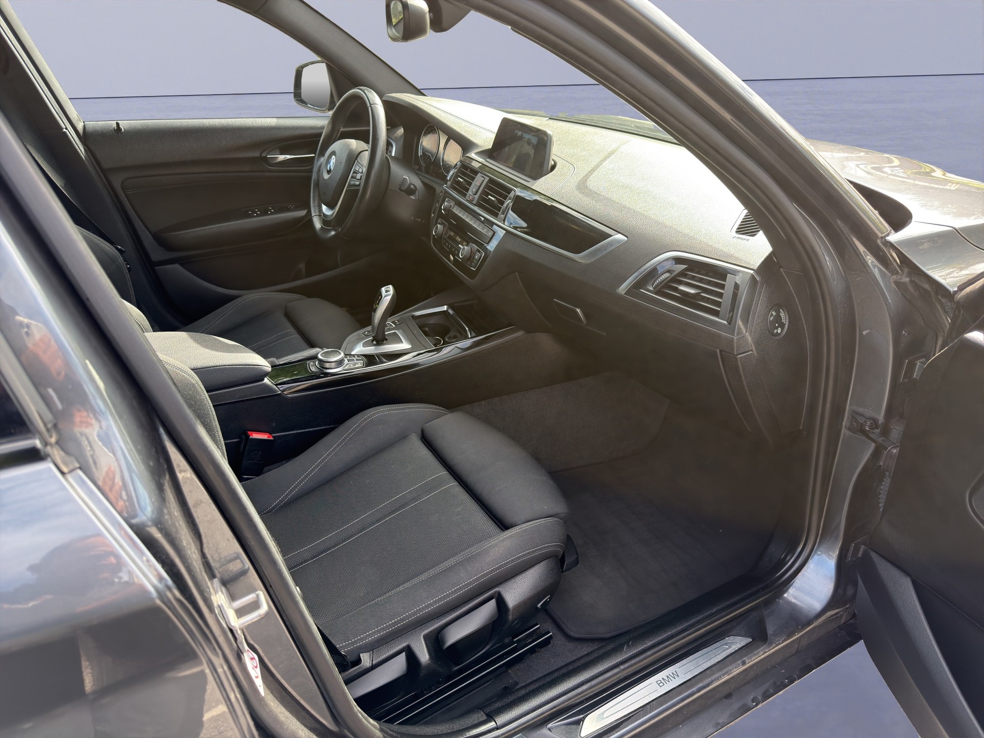 BMW 118i Sport Line Steptronic-image-8