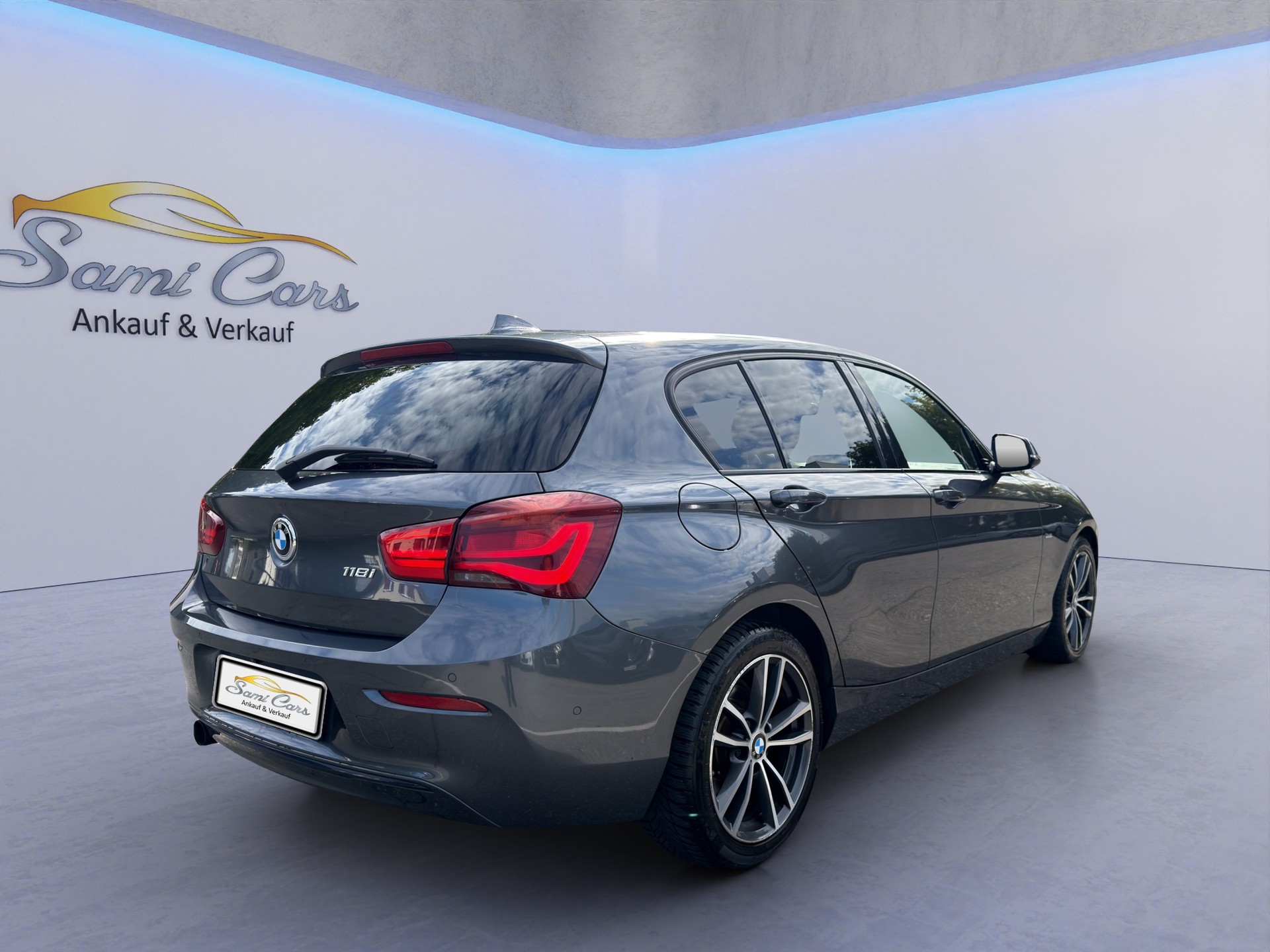 BMW 118i Sport Line Steptronic-image-11
