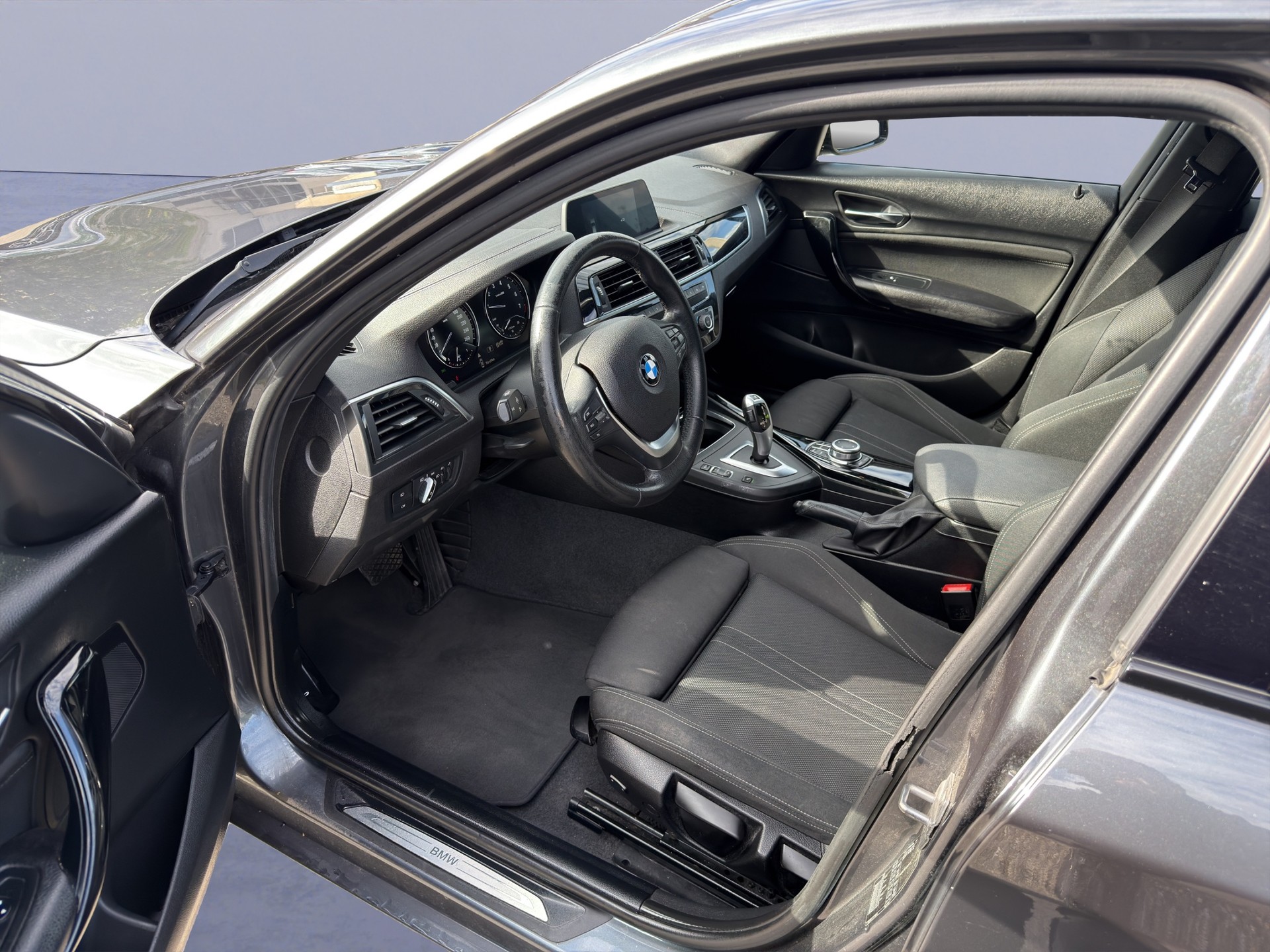 BMW 118i Sport Line Steptronic-image-10