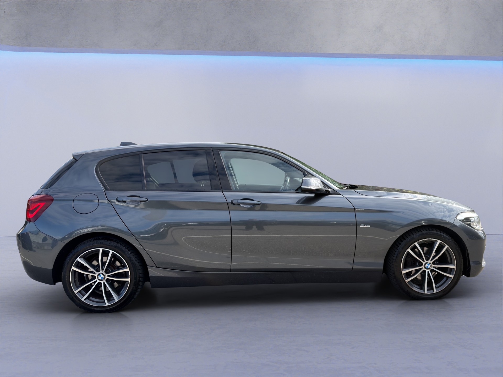 BMW 118i Sport Line Steptronic-image-2