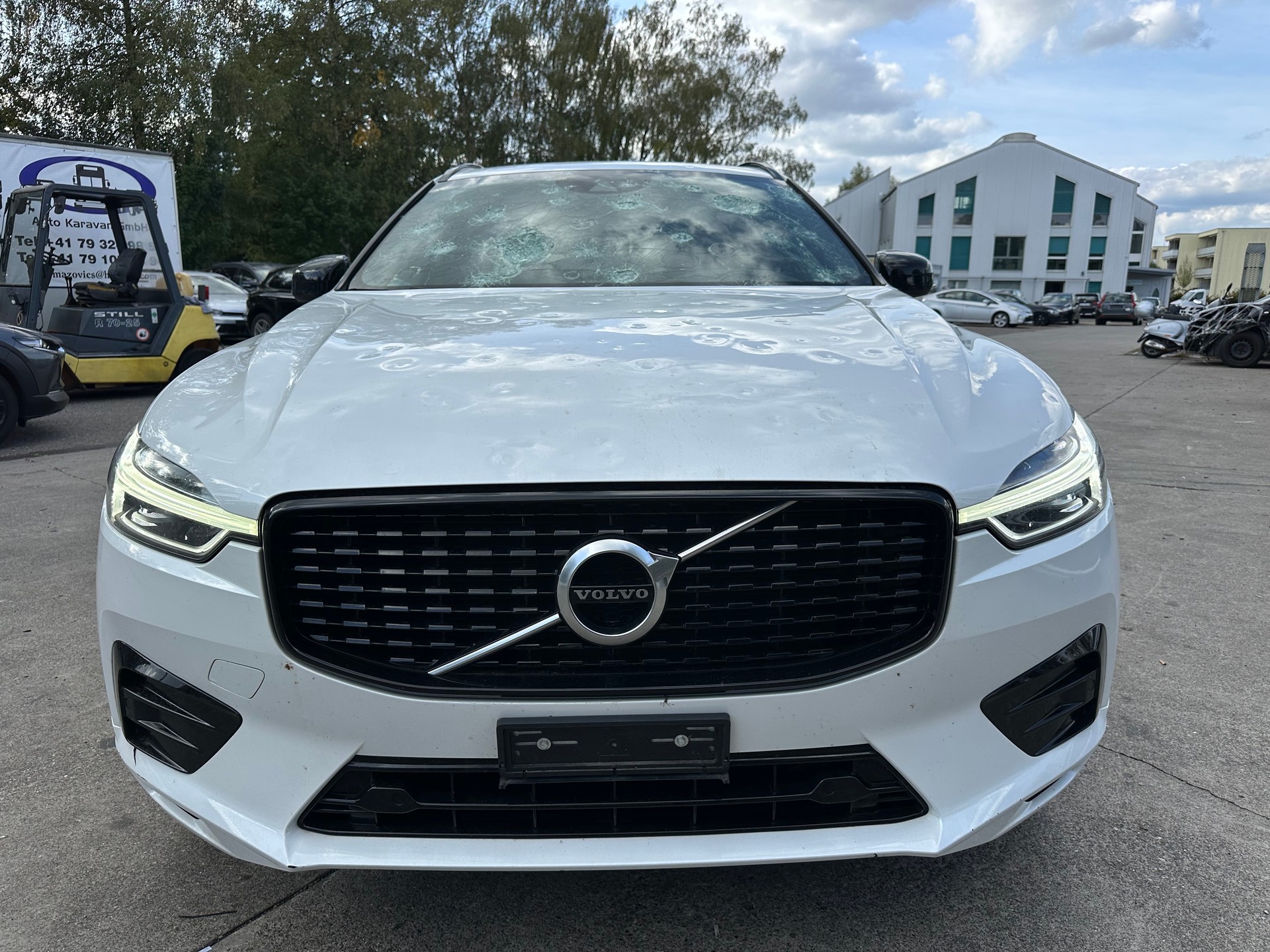 VOLVO XC60 B5 Benzin Mild Hybrid AWD R-Design Geartronic-image-0