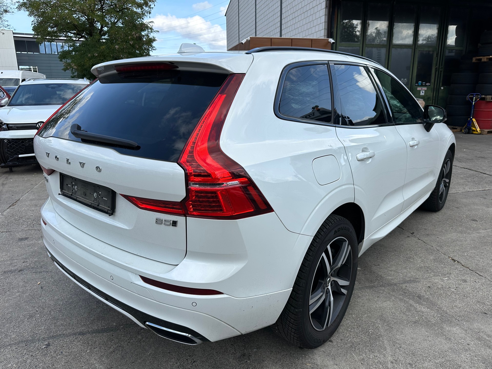 VOLVO XC60 B5 Benzin Mild Hybrid AWD R-Design Geartronic-image-3