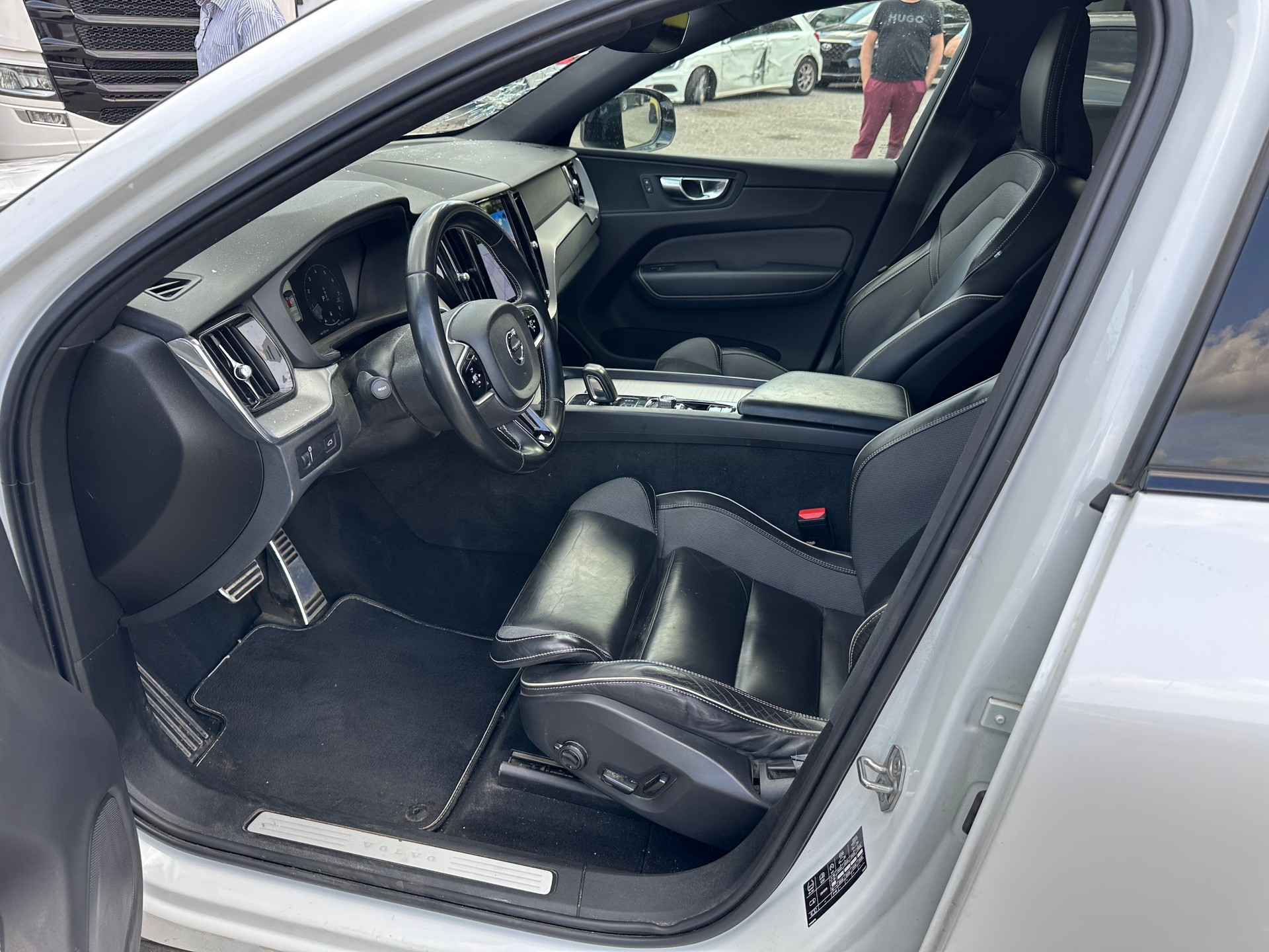 VOLVO XC60 B5 Benzin Mild Hybrid AWD R-Design Geartronic-image-12