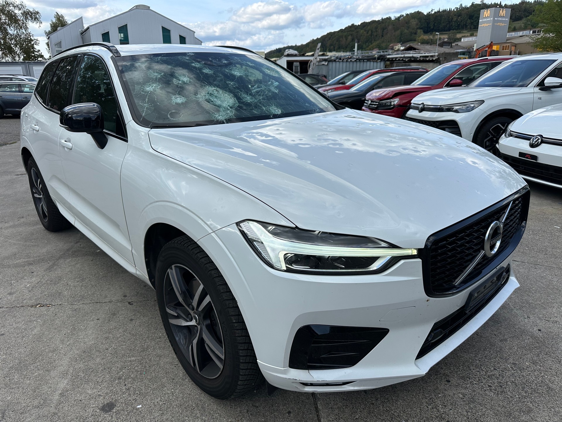 VOLVO XC60 B5 Benzin Mild Hybrid AWD R-Design Geartronic-image-1