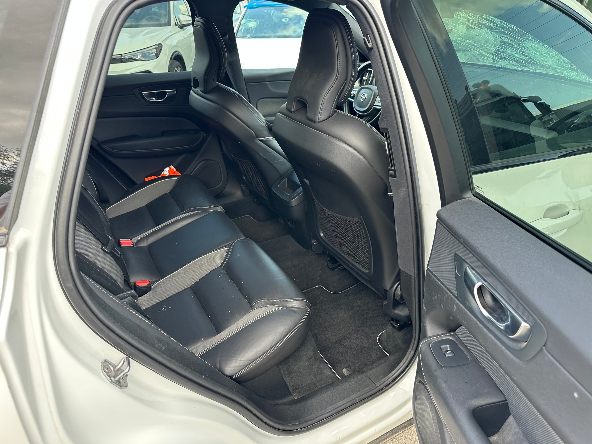 VOLVO XC60 B5 Benzin Mild Hybrid AWD R-Design Geartronic-image-13