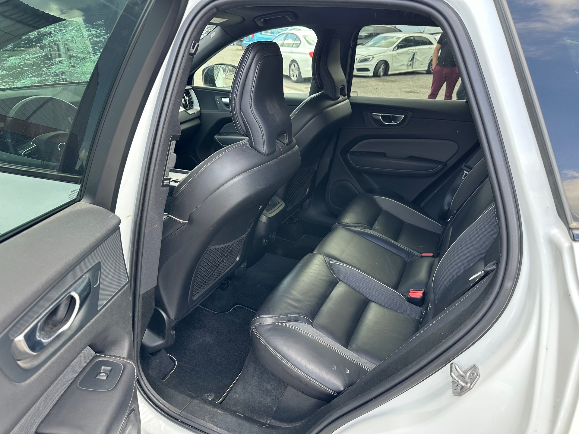 VOLVO XC60 B5 Benzin Mild Hybrid AWD R-Design Geartronic-image-11