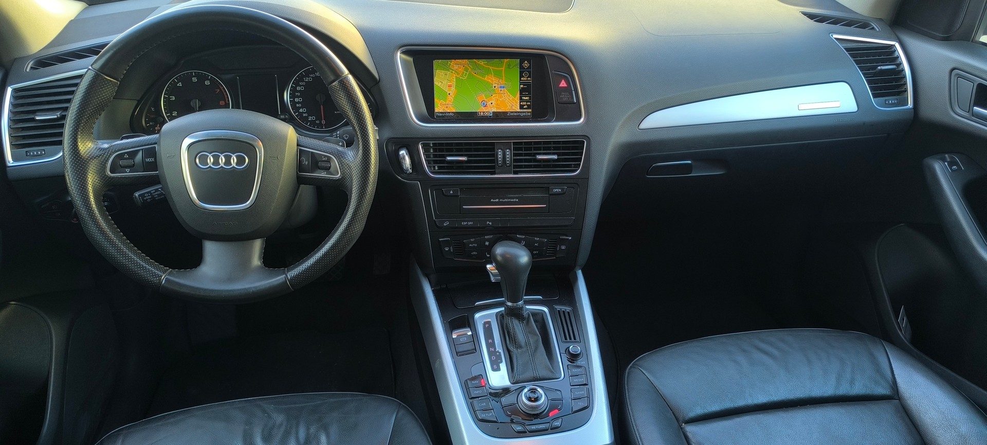 AUDI Q5 2.0 TFSI quattro S-tronic-image-8