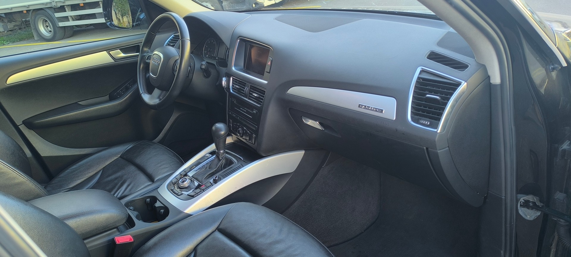 AUDI Q5 2.0 TFSI quattro S-tronic-image-13