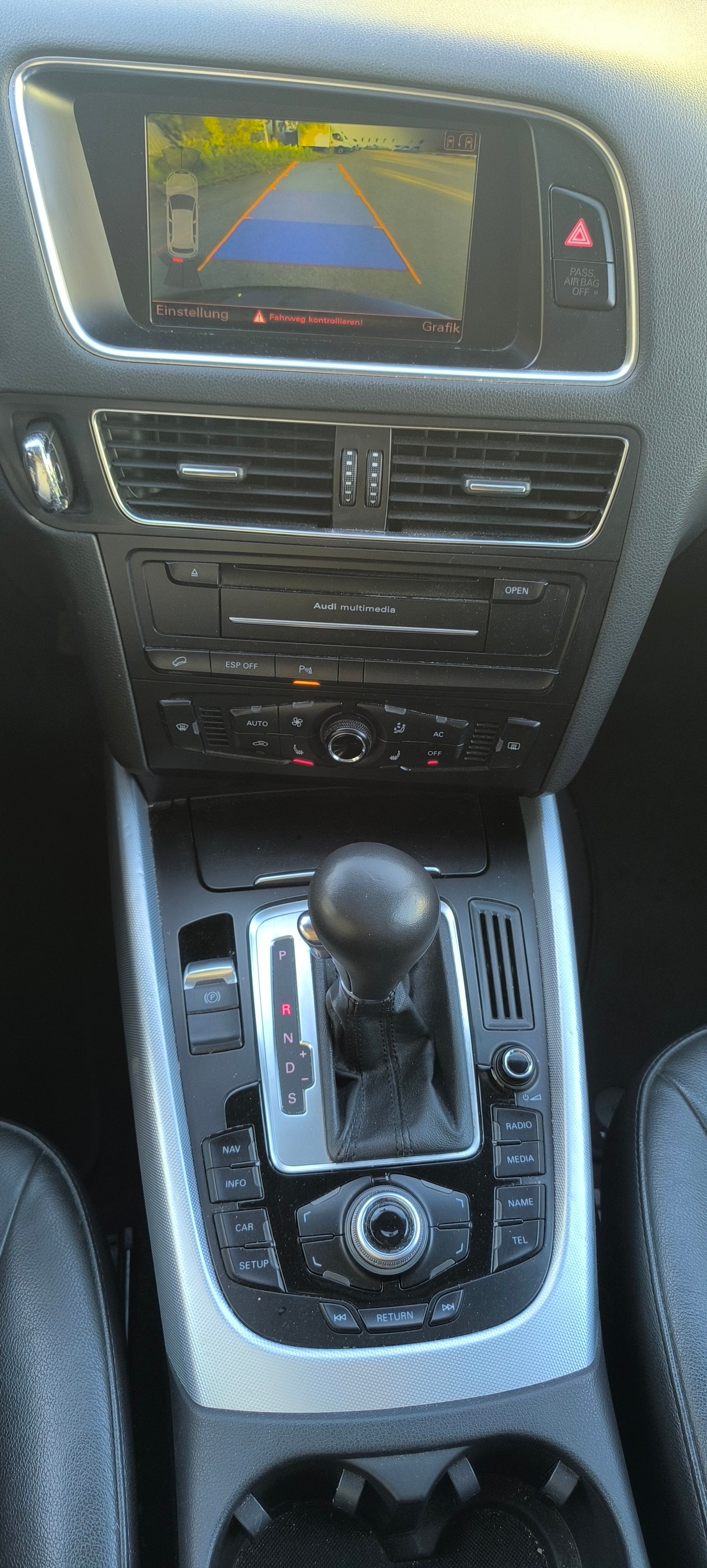 AUDI Q5 2.0 TFSI quattro S-tronic-image-9