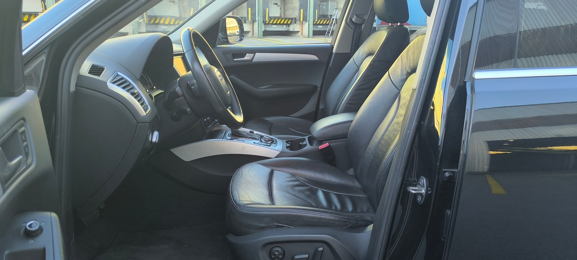 AUDI Q5 2.0 TFSI quattro S-tronic-image-10
