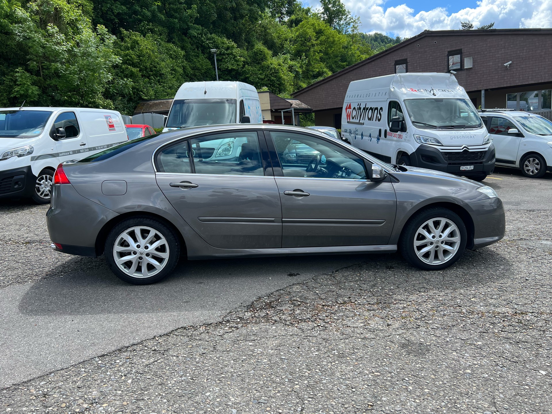 RENAULT Laguna 2.0 dCi Dynamique Automatic-image-5