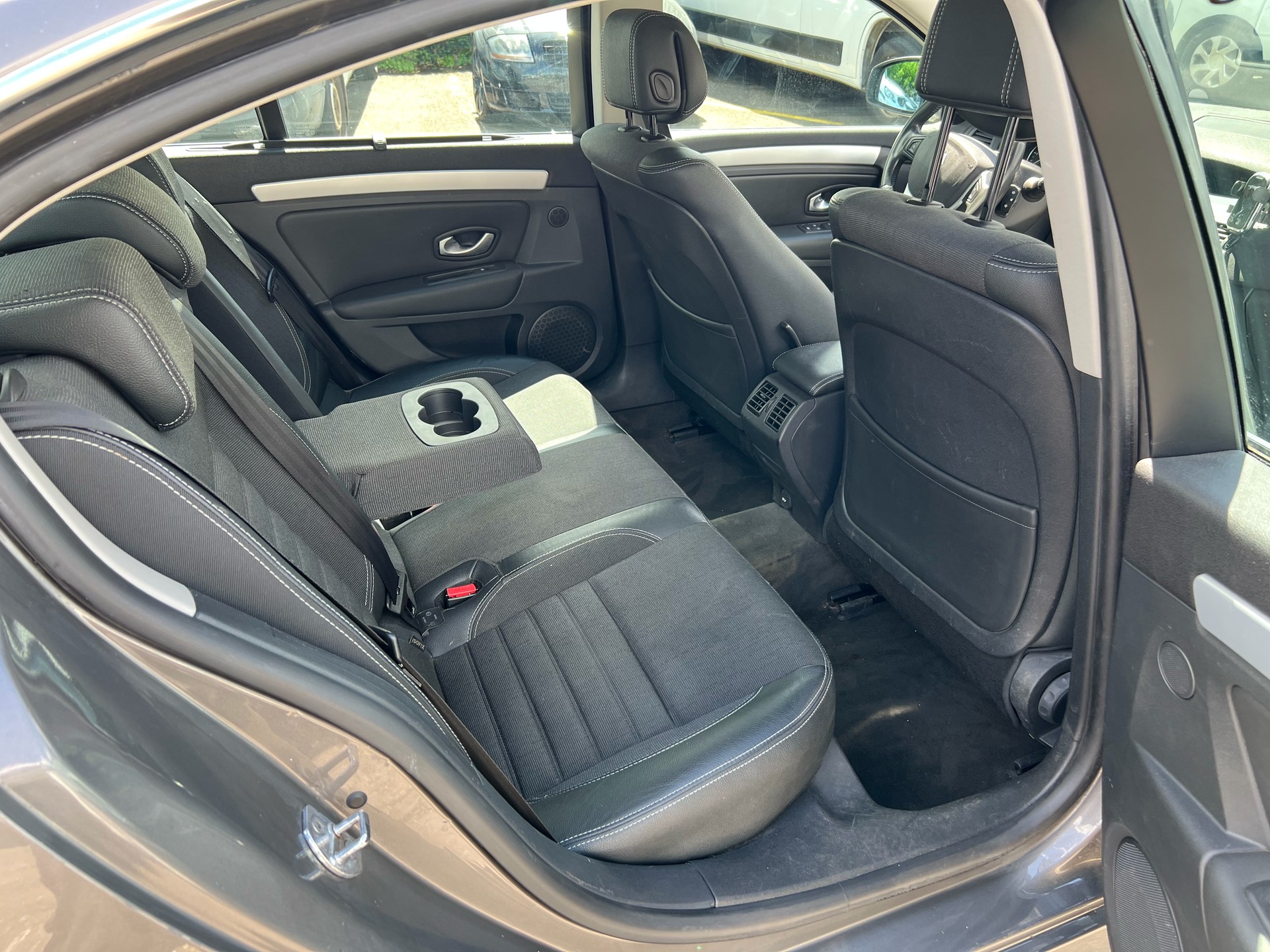 RENAULT Laguna 2.0 dCi Dynamique Automatic-image-11