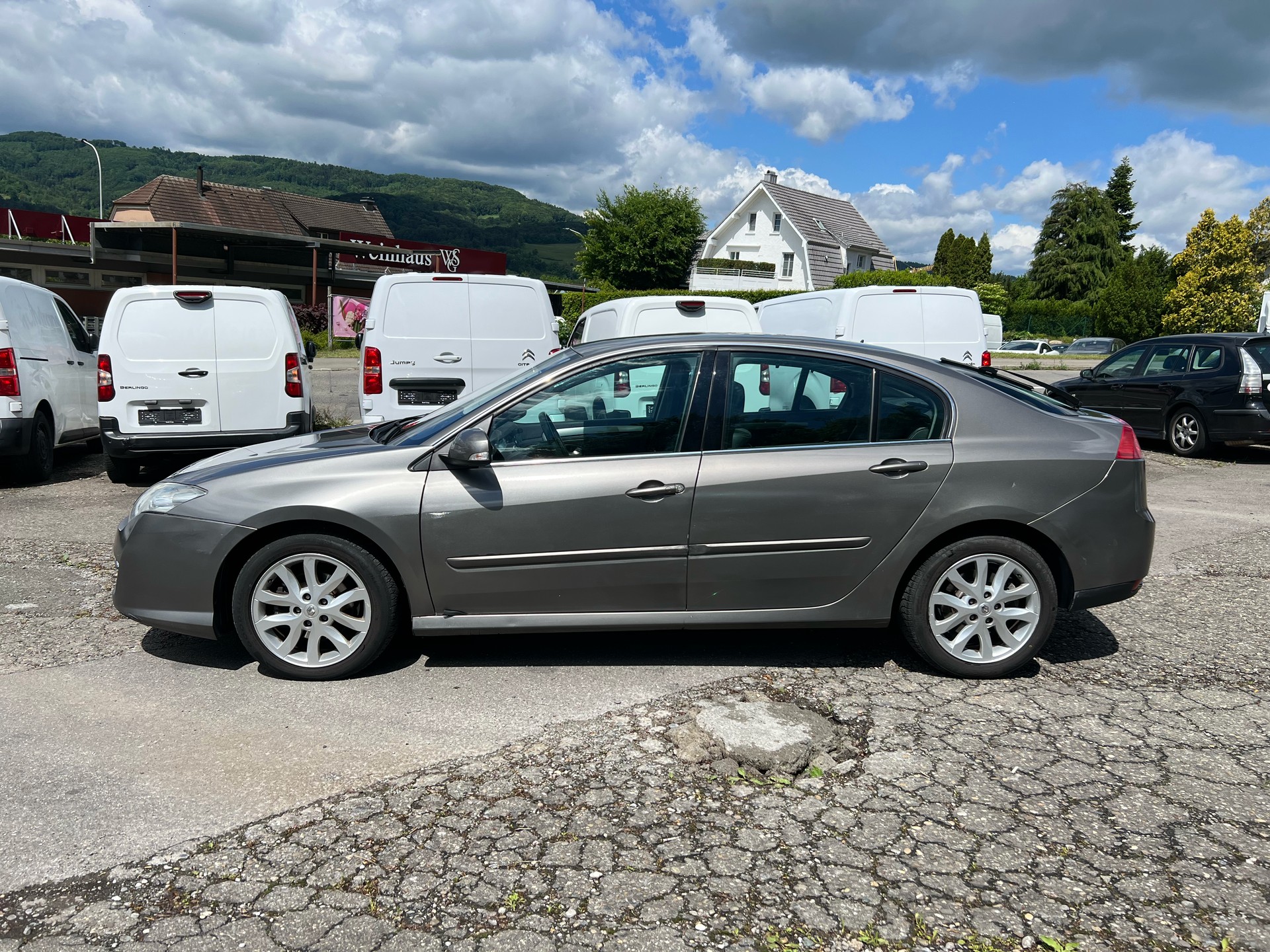 RENAULT Laguna 2.0 dCi Dynamique Automatic-image-2