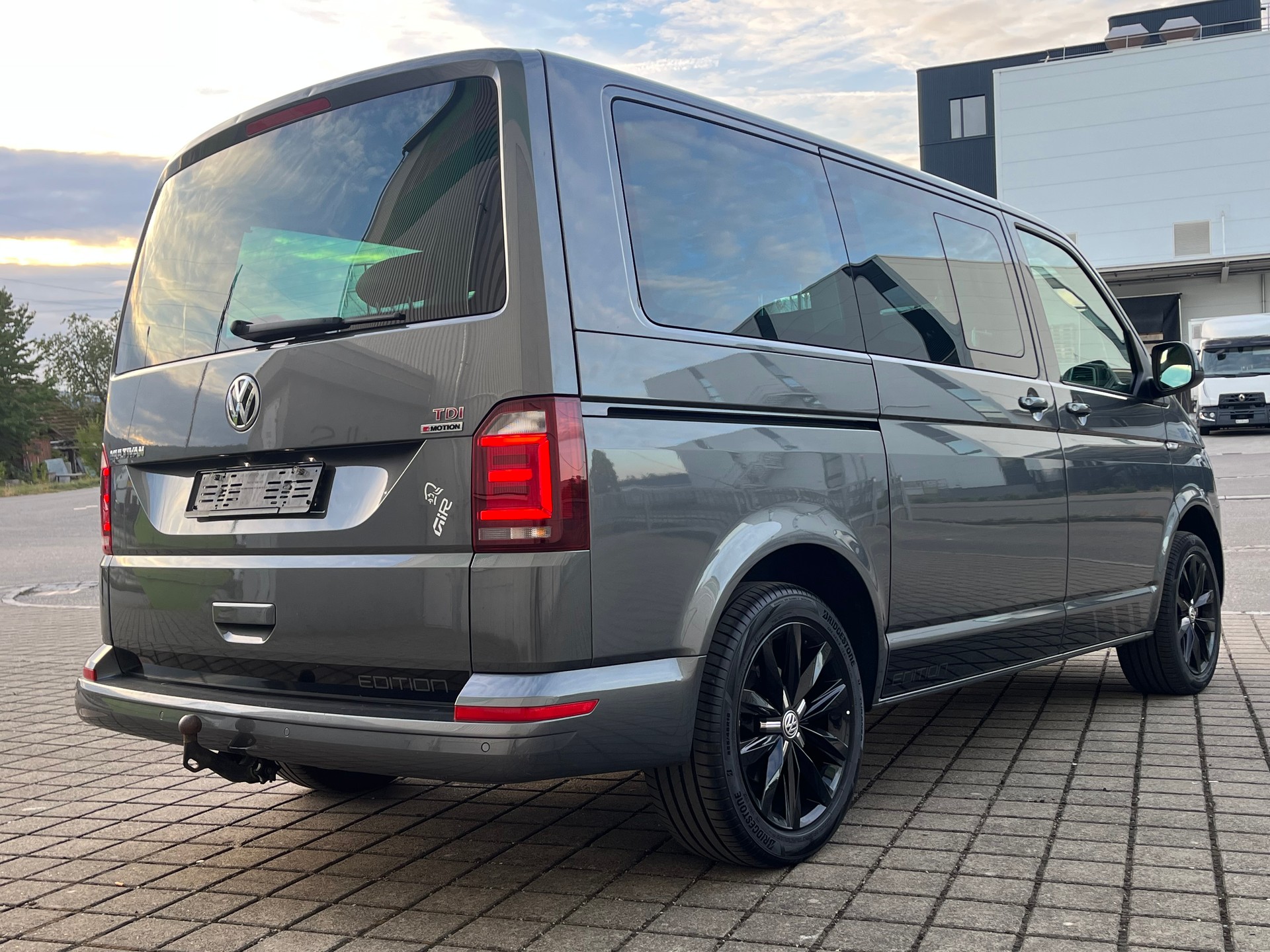 VW T6 Multivan 2.0 Bi-TDI Family Edition 4Motion DSG-image-5