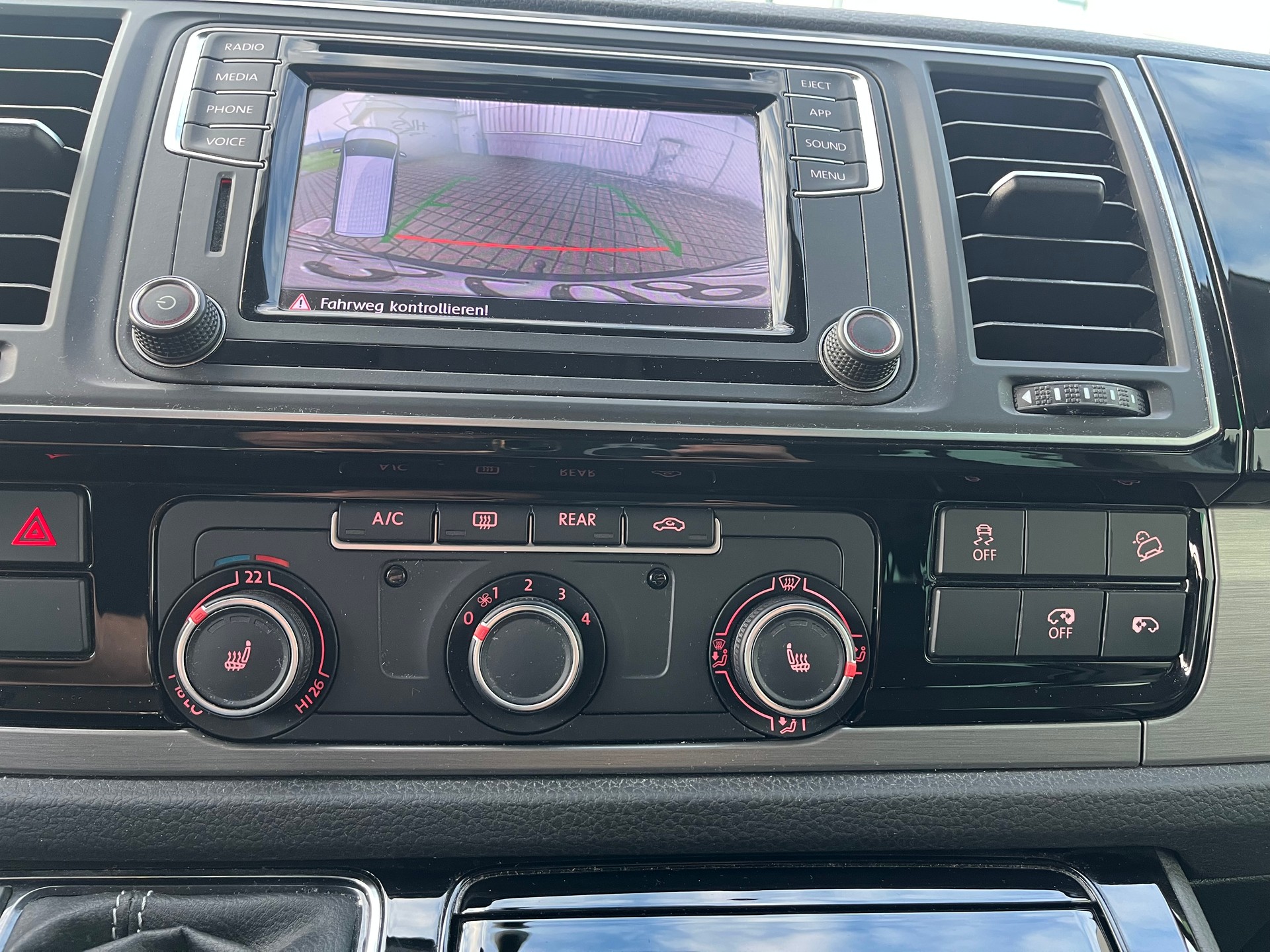VW T6 Multivan 2.0 Bi-TDI Family Edition 4Motion DSG-image-12