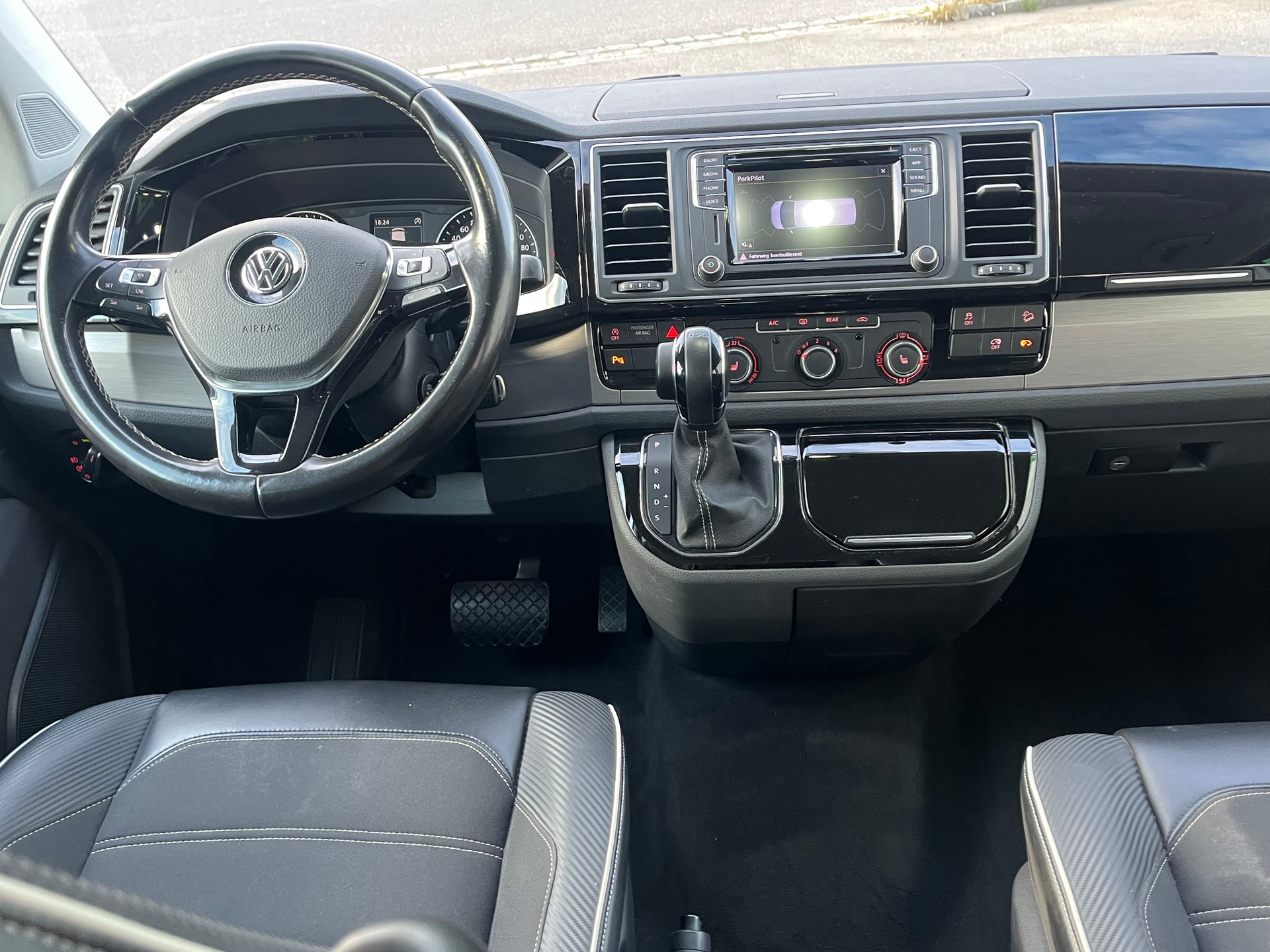 VW T6 Multivan 2.0 Bi-TDI Family Edition 4Motion DSG-image-8