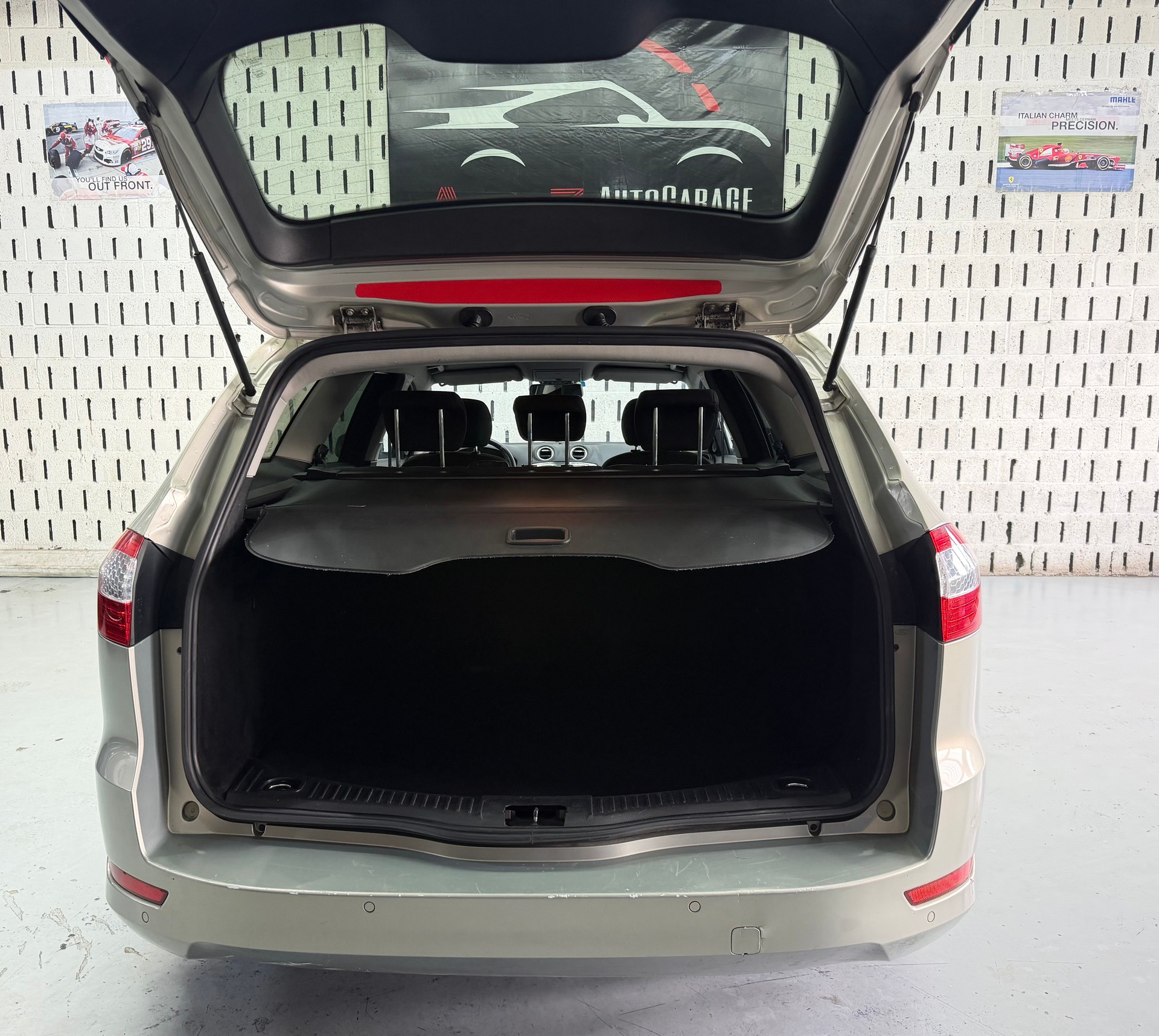 FORD Mondeo 2.0i 16V Titanium-image-11