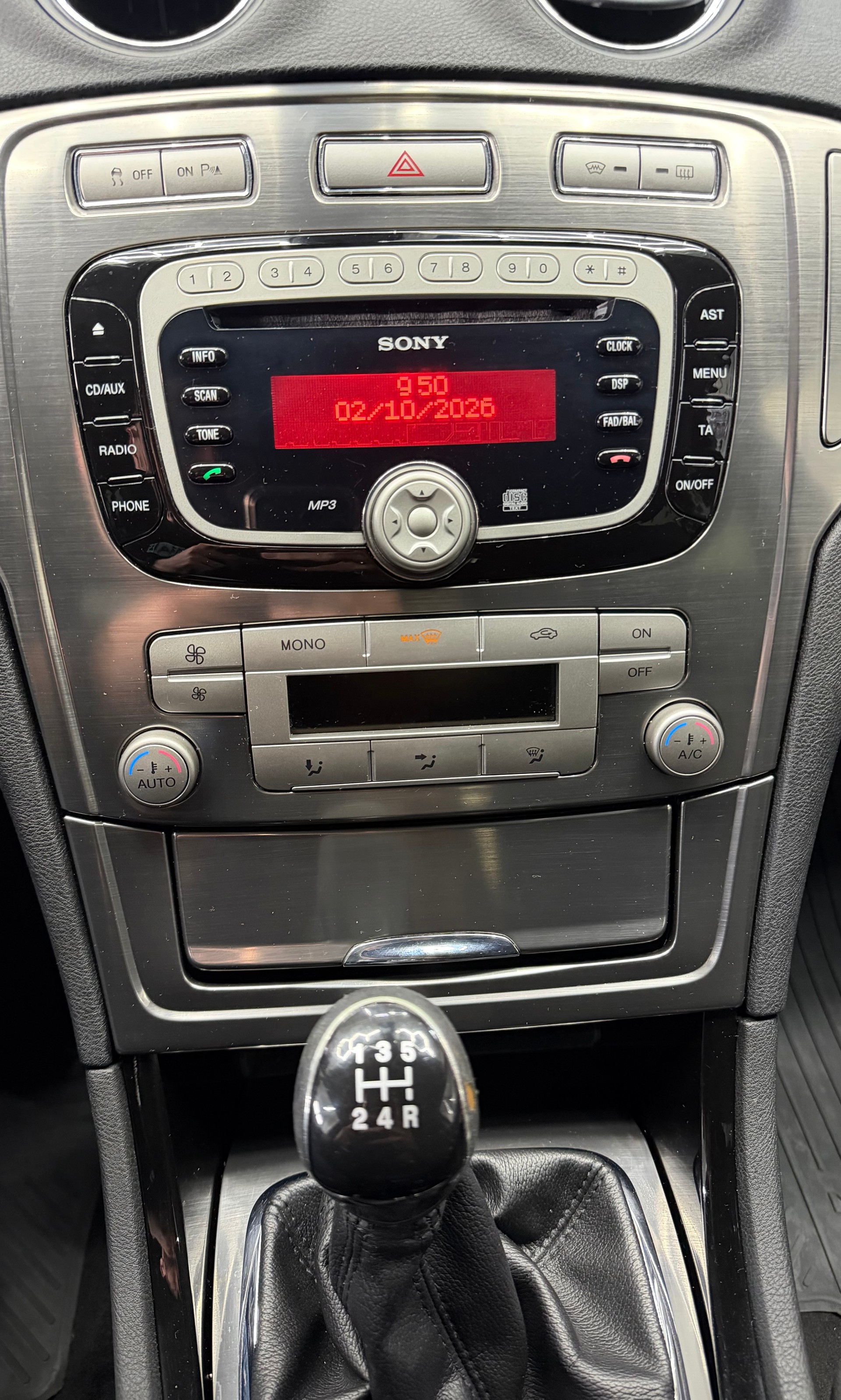 FORD Mondeo 2.0i 16V Titanium-image-8