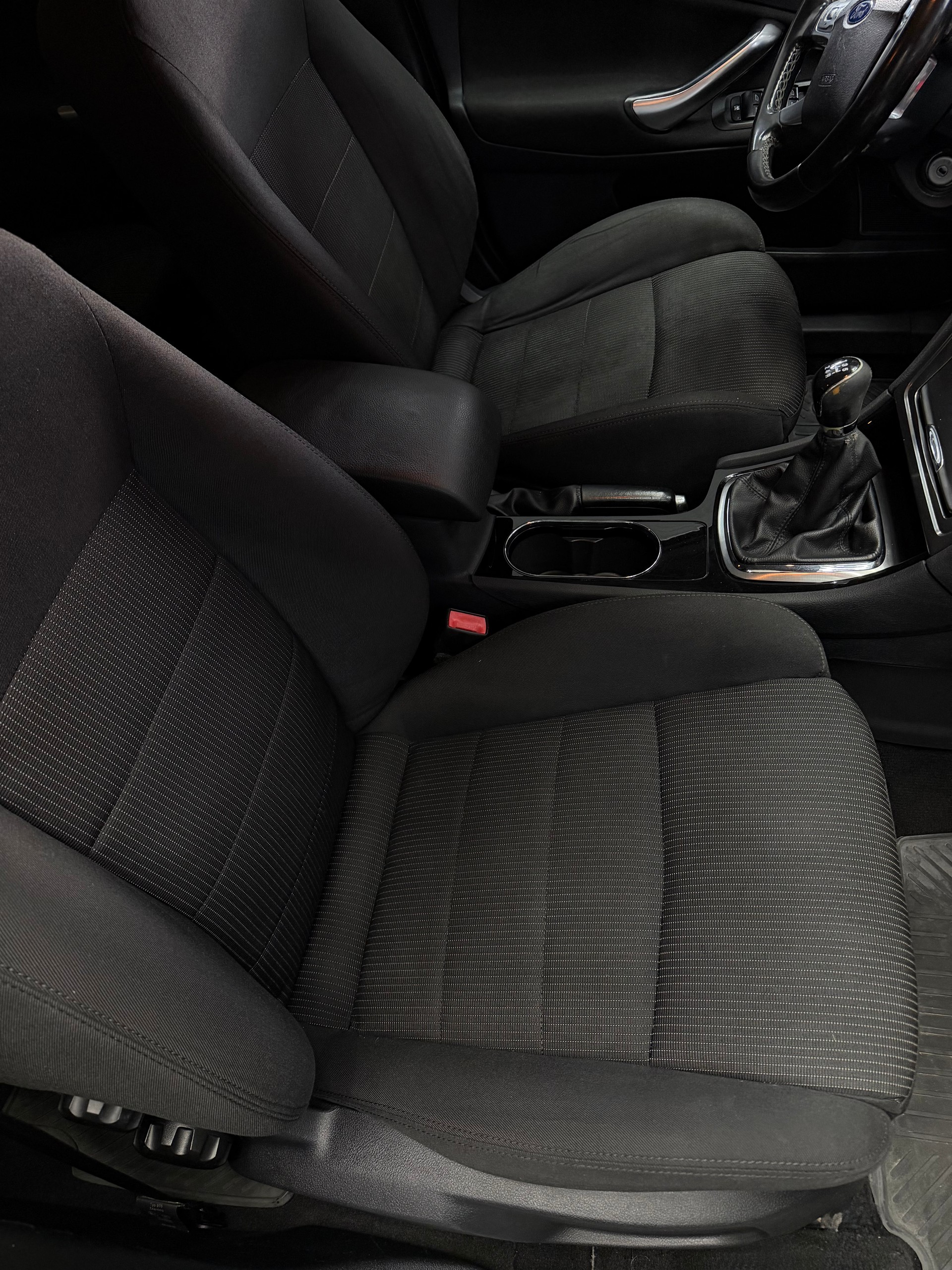 FORD Mondeo 2.0i 16V Titanium-image-4