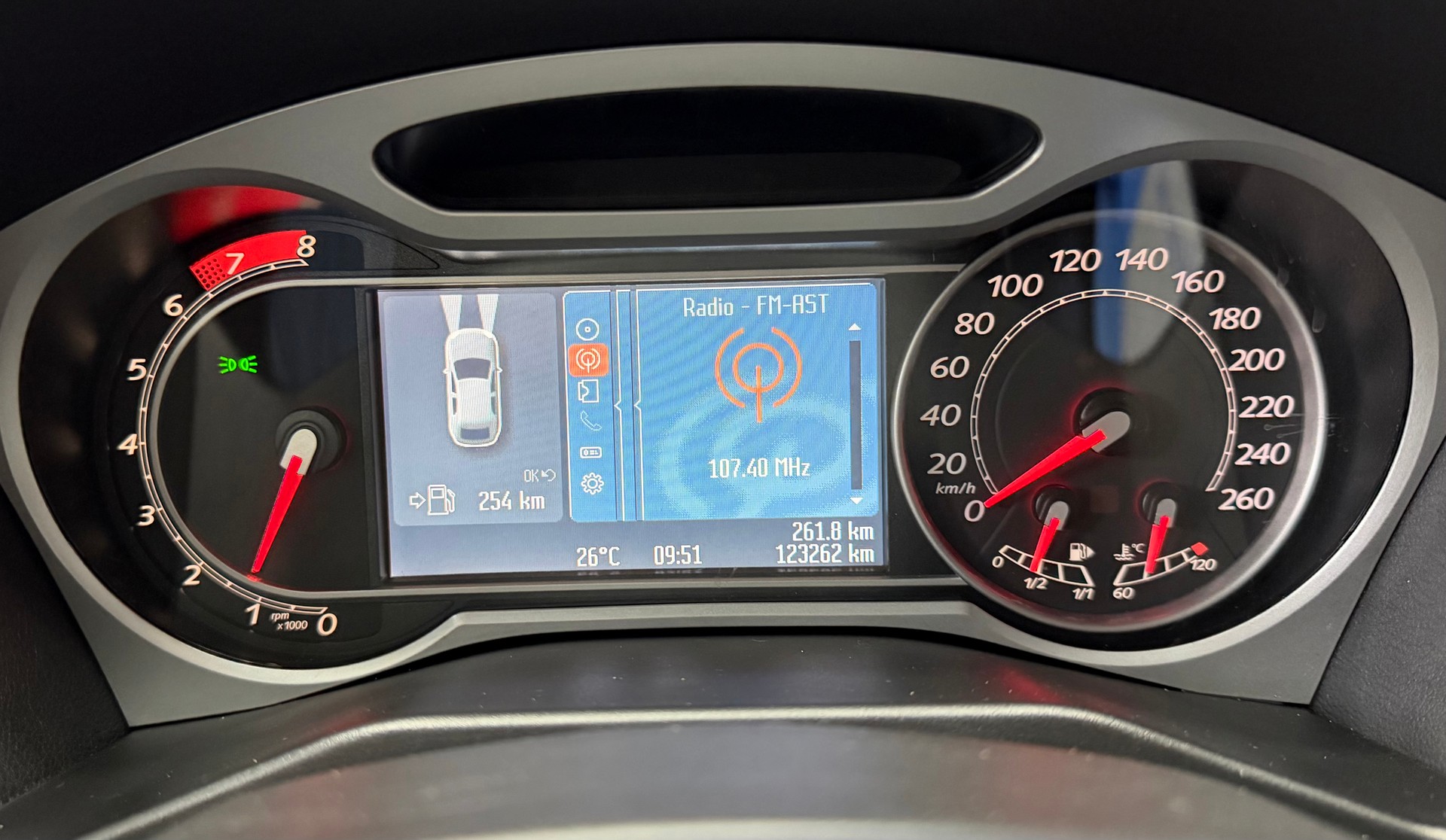 FORD Mondeo 2.0i 16V Titanium-image-7