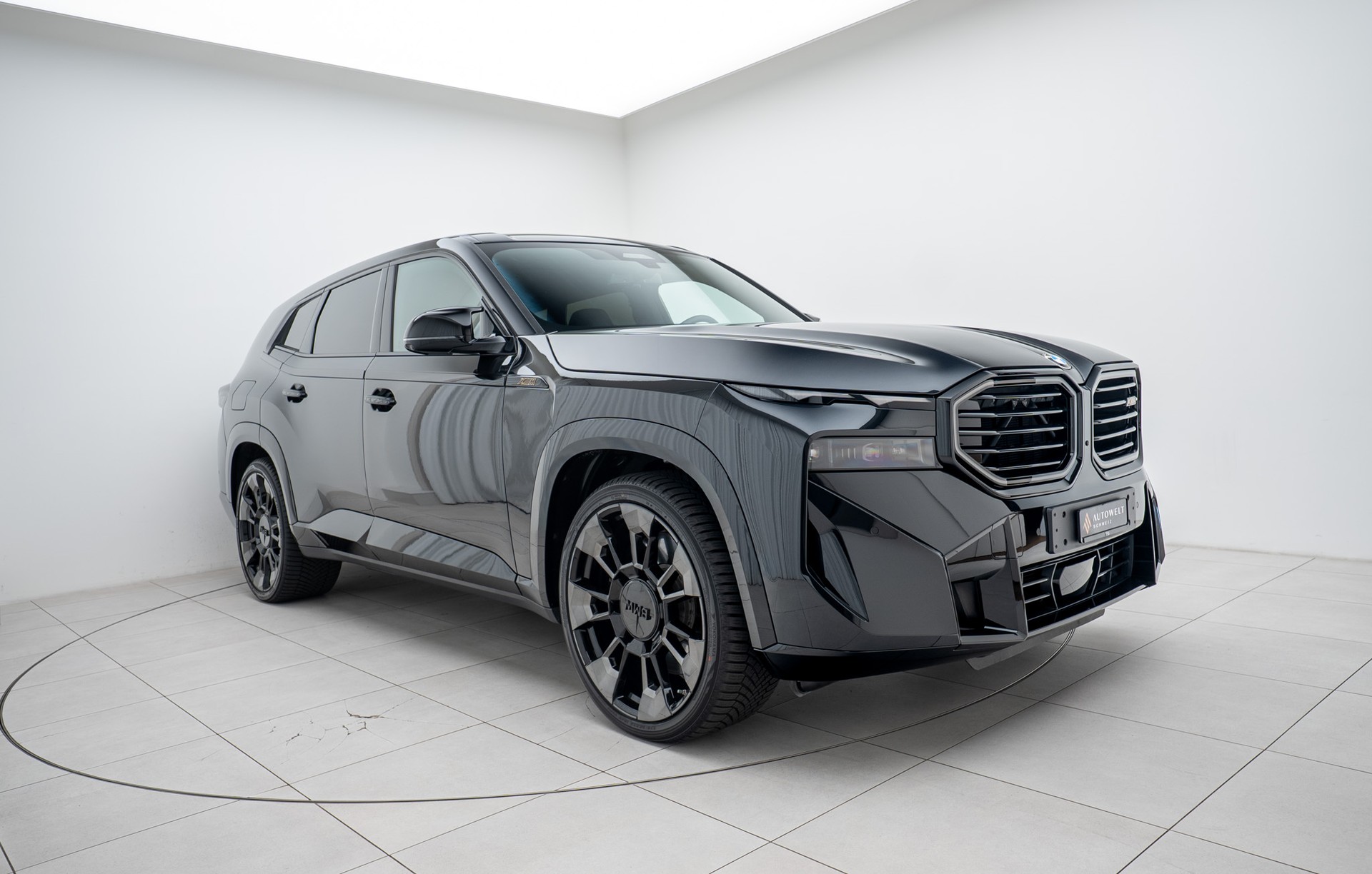 BMW XM xDrive PHEV Steptronic-image-0