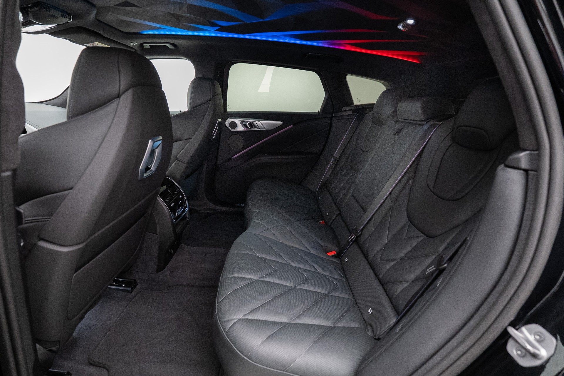 BMW XM xDrive PHEV Steptronic-image-15