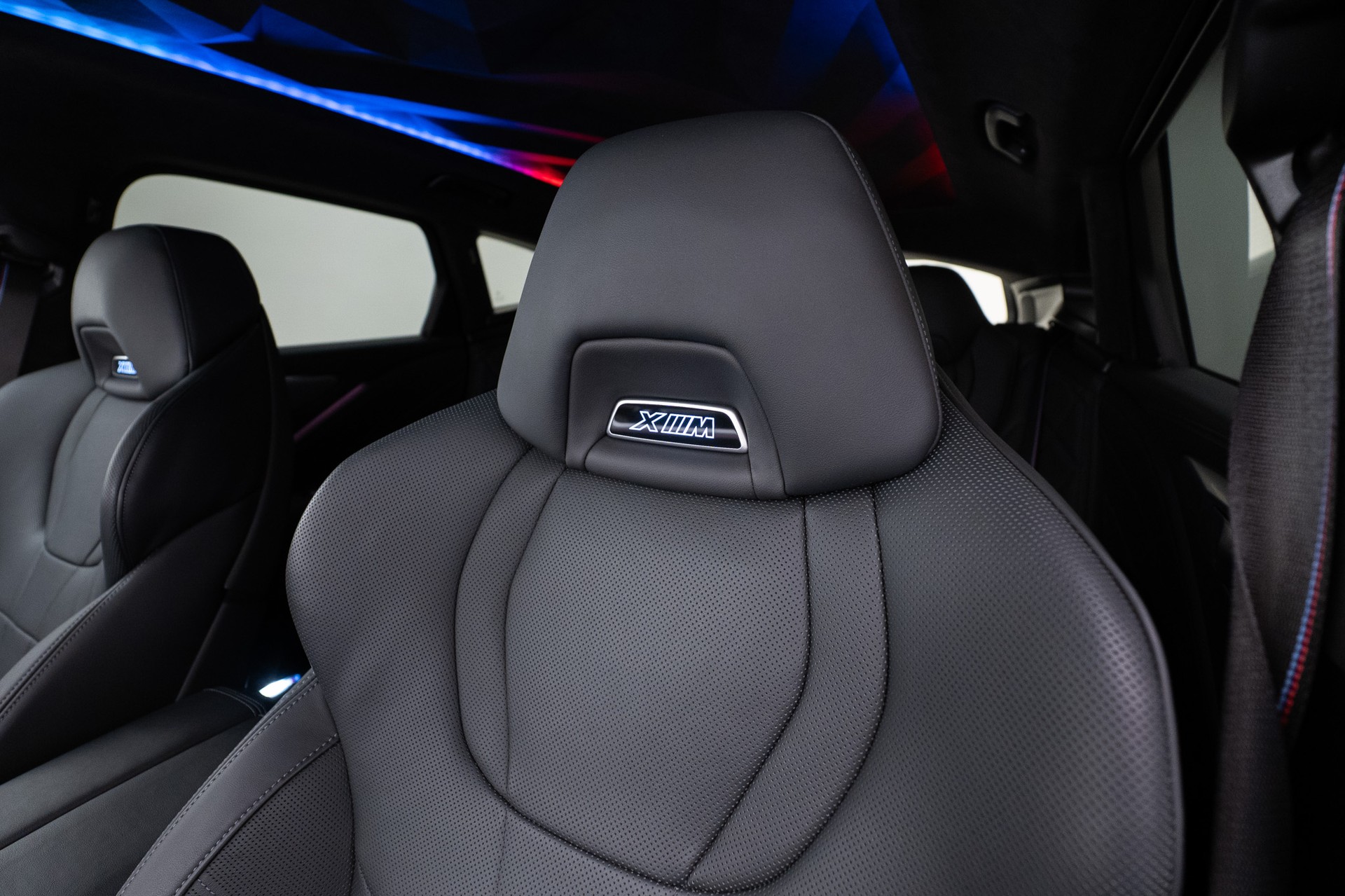 BMW XM xDrive PHEV Steptronic-image-9