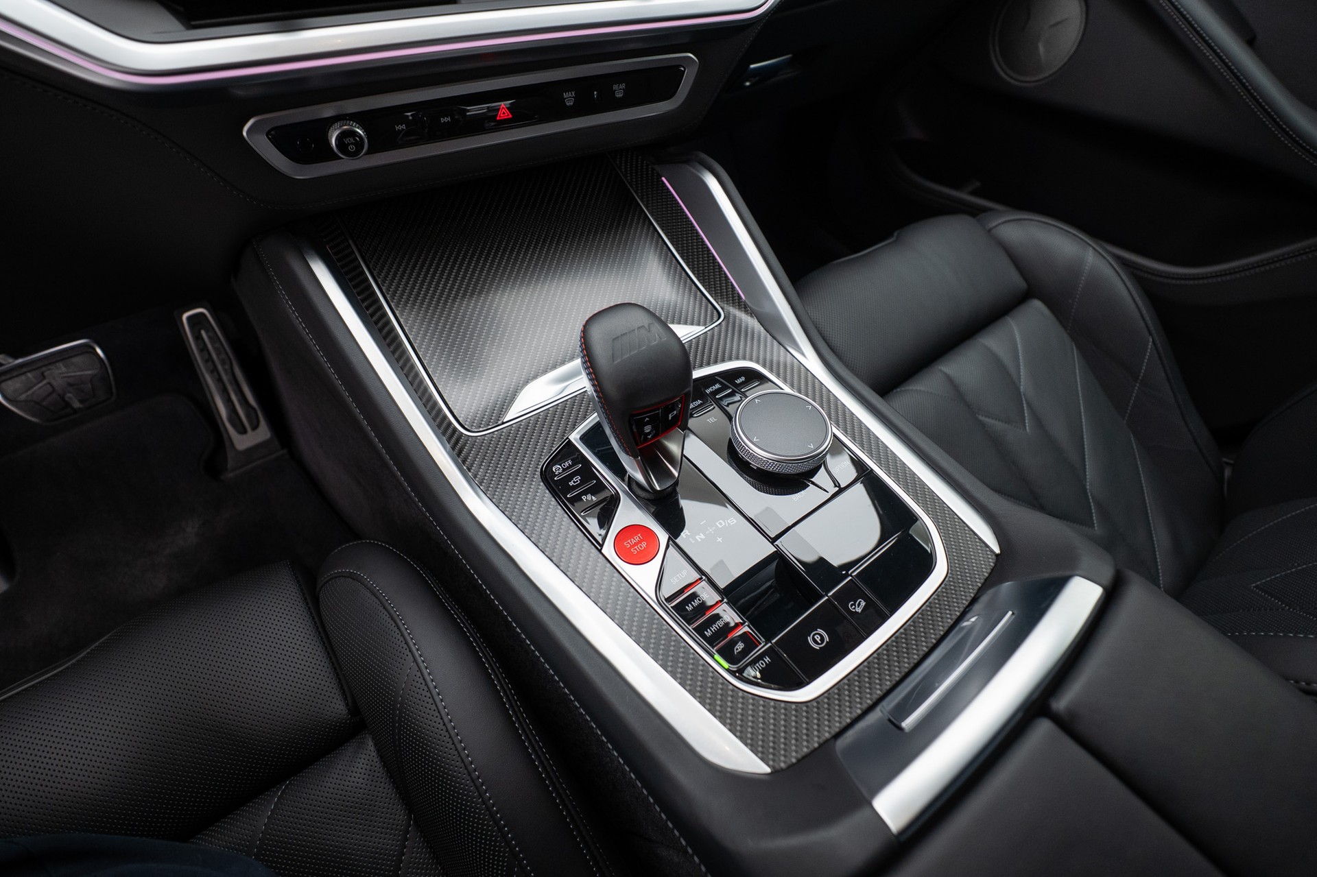 BMW XM xDrive PHEV Steptronic-image-12