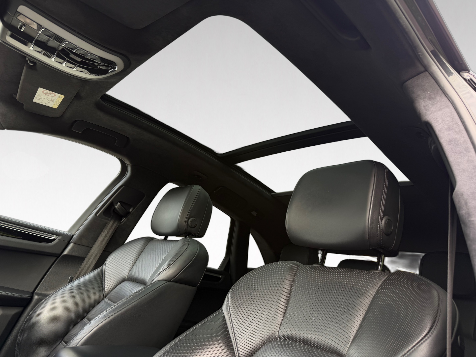 PORSCHE Macan Turbo PDK *Sport Chrono* *Pano* *Sportabgasanlage*-image-14