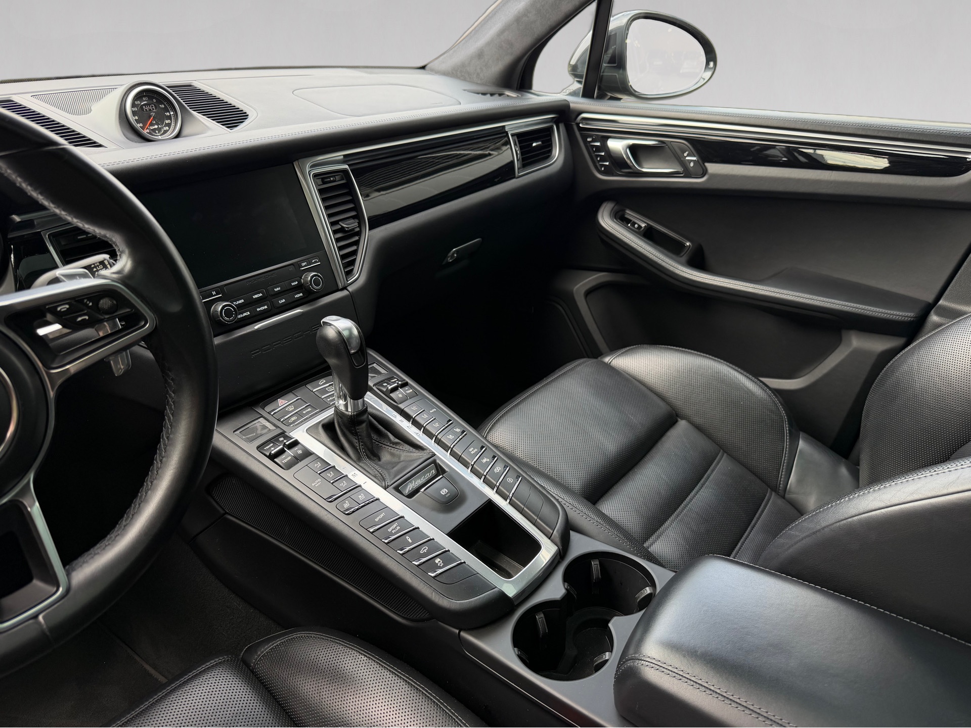 PORSCHE Macan Turbo PDK *Sport Chrono* *Pano* *Sportabgasanlage*-image-17