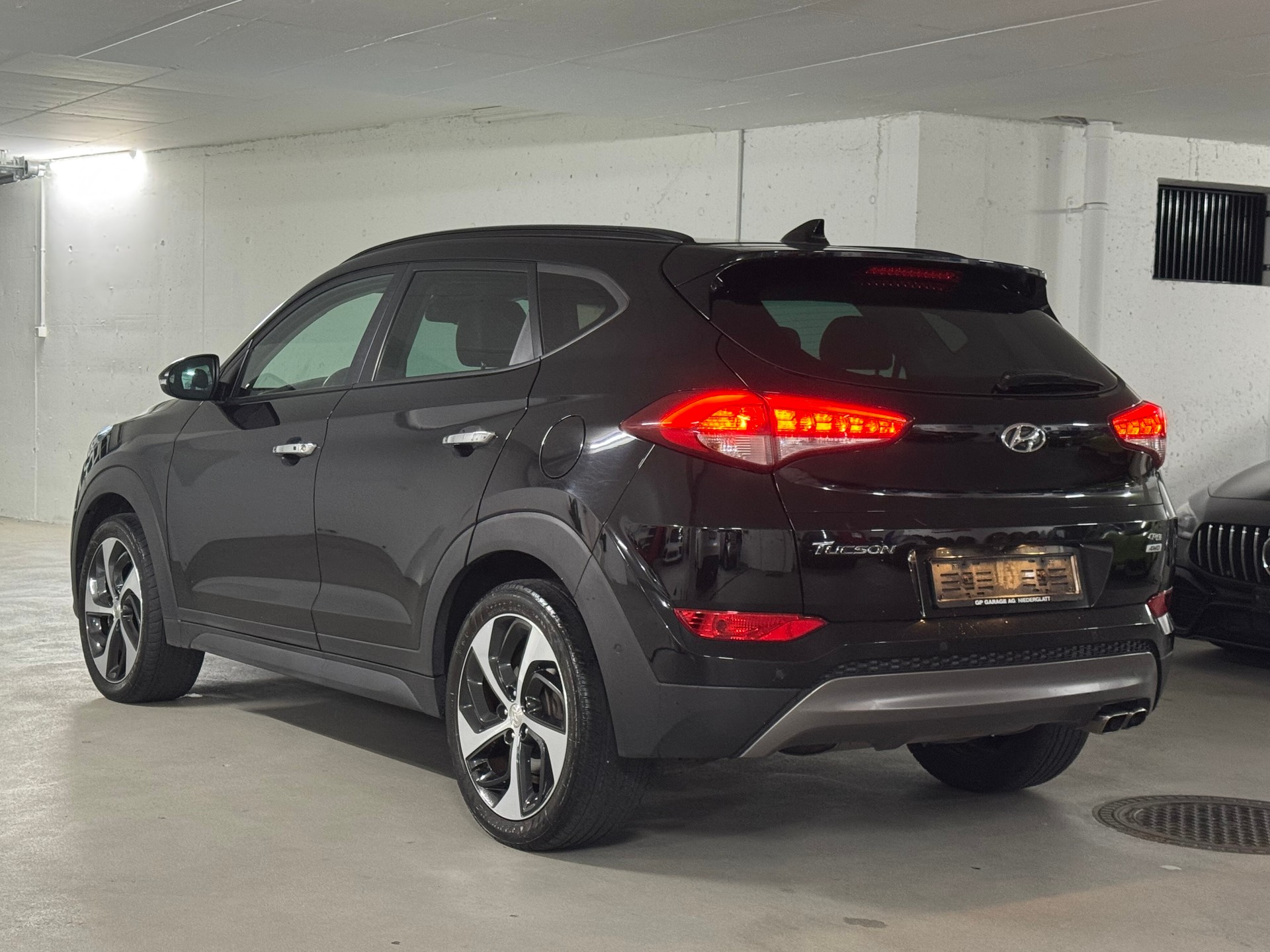HYUNDAI Tucson 2.0 CRDI Vertex 4WD Automatic-image-4