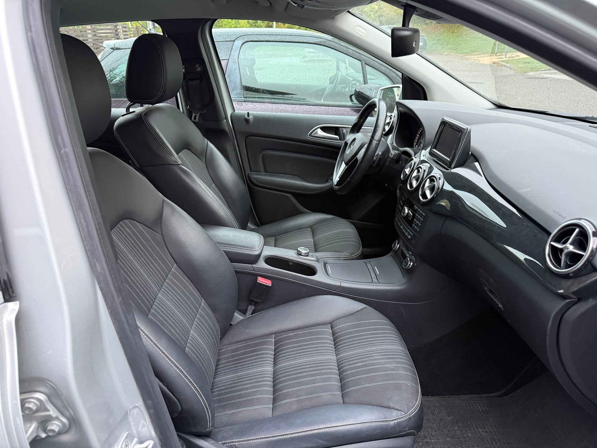 MERCEDES-BENZ B 200 7G-DCT-image-8