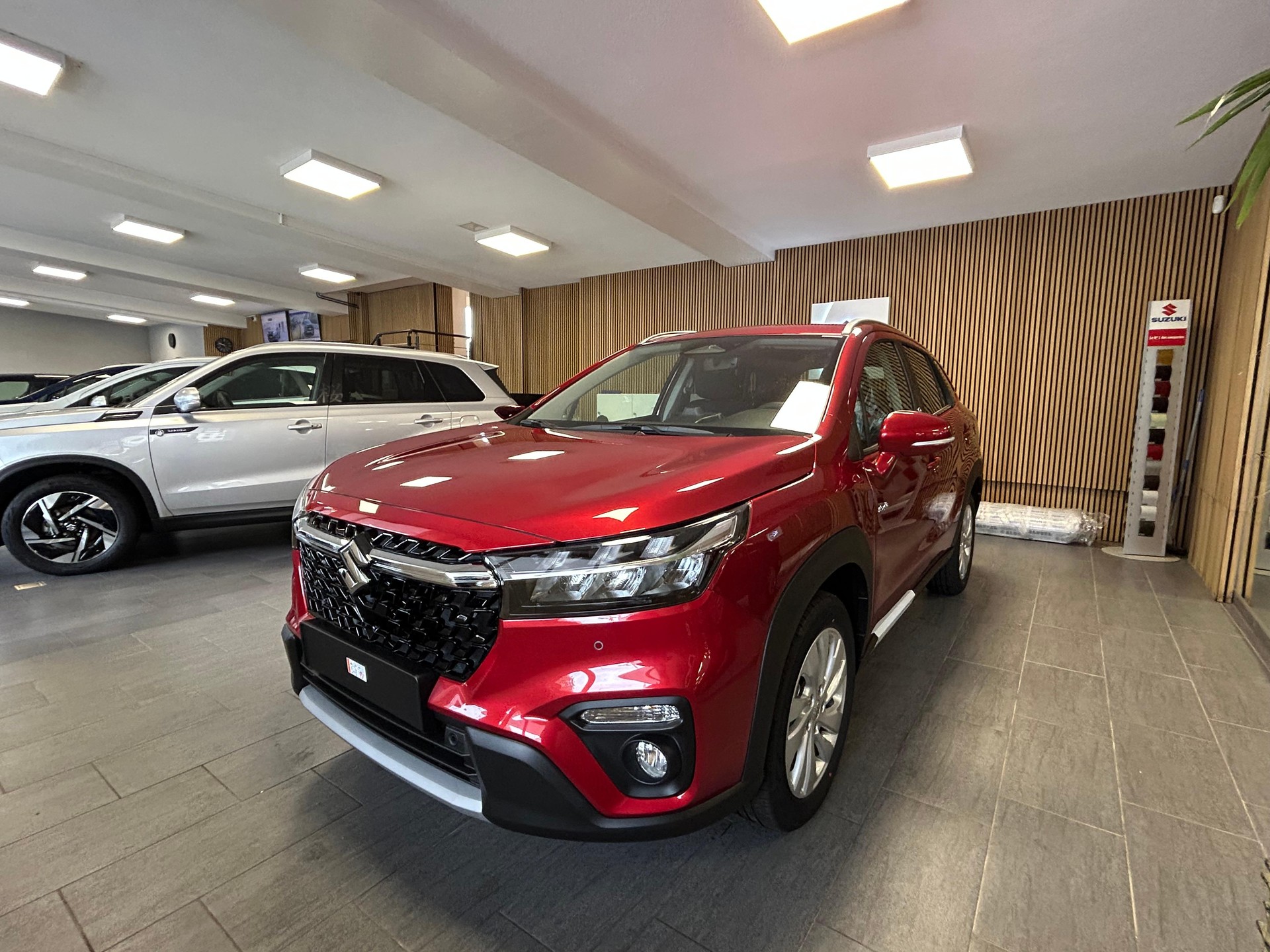 SUZUKI S-Cross 1.4 T Piz Sulai Hybrid 4x4 4 ROUES HIVER OFFERT-showroom-element-3