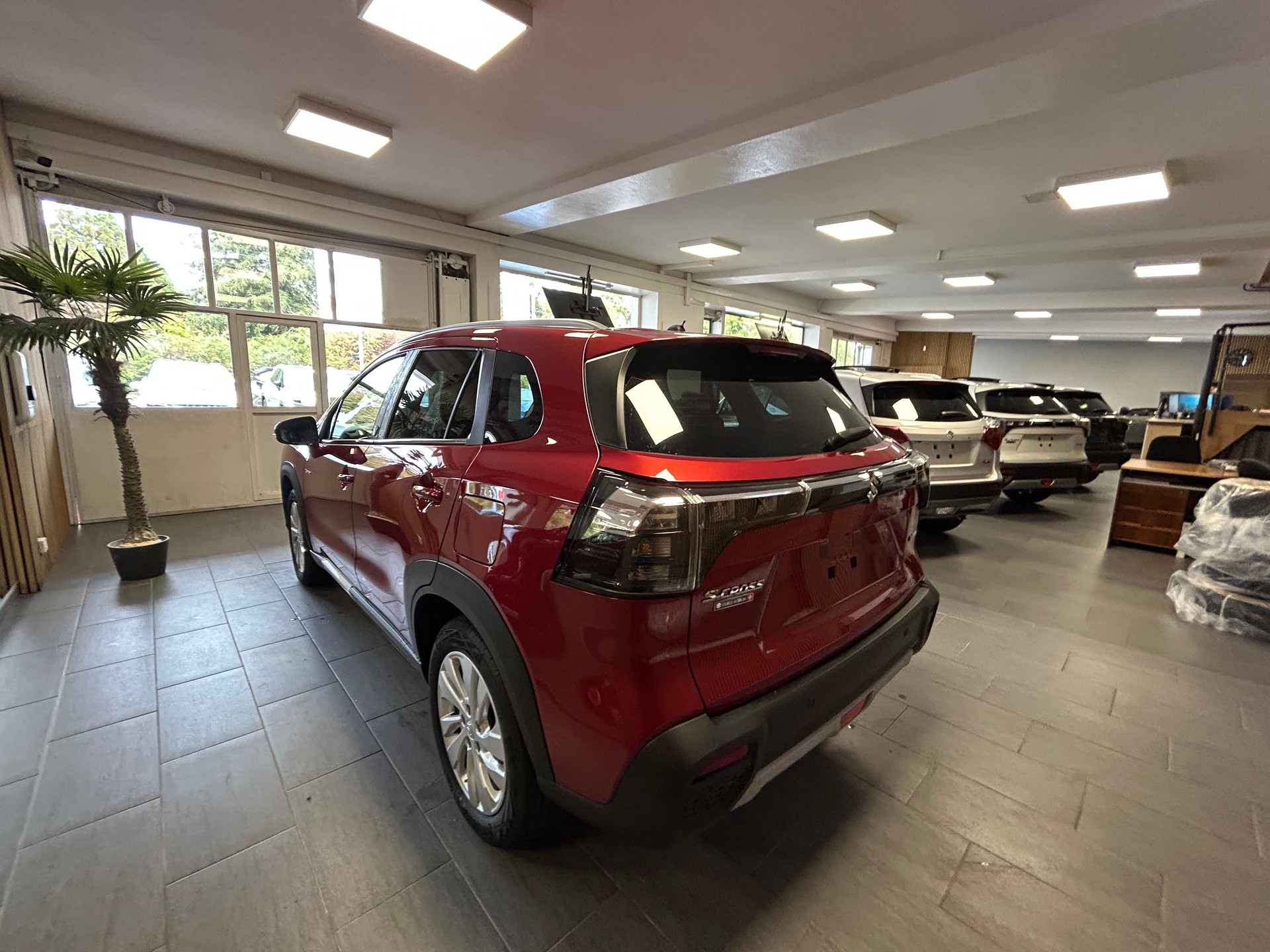 SUZUKI S-Cross 1.4 T Piz Sulai Hybrid 4x4 4 ROUES HIVER OFFERT-image-4