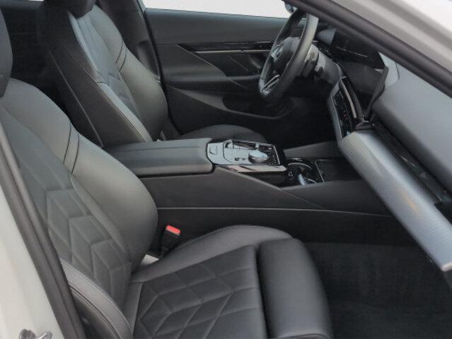 BMW 5er Reihe G61 Touring 520d xDrive-image-8