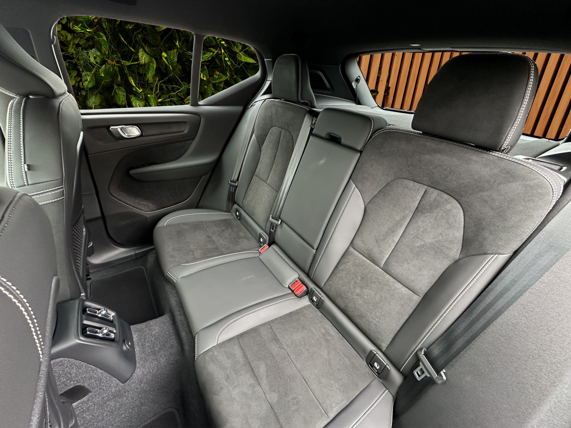 VOLVO XC40 1.5 T5 PiH Plus Dark-image-14