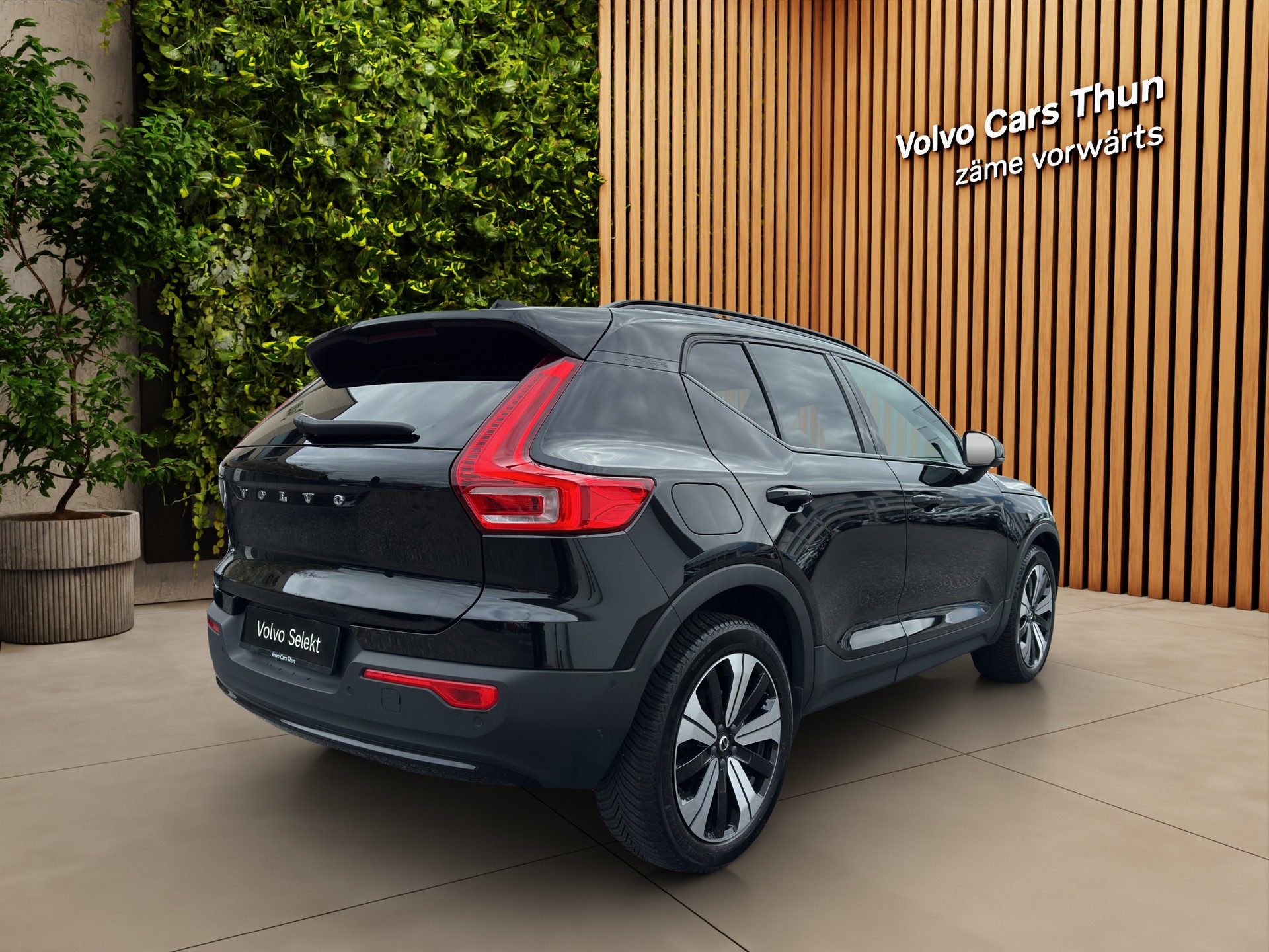 VOLVO XC40 1.5 T5 PiH Plus Dark-image-5